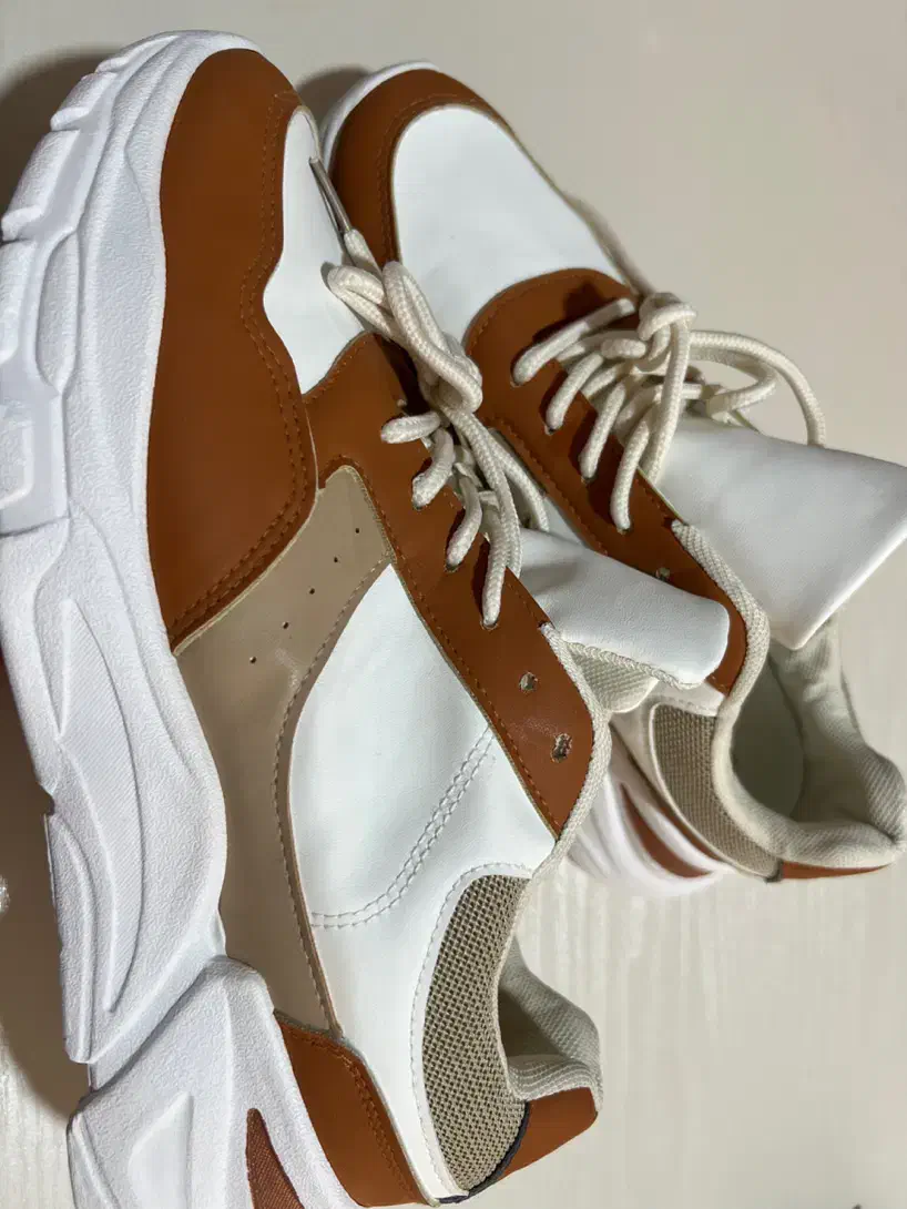 کتانی اورجینال امارات زیر قیمت فوری|کیف، کفش، کمربند|اردبیل, |دیوار