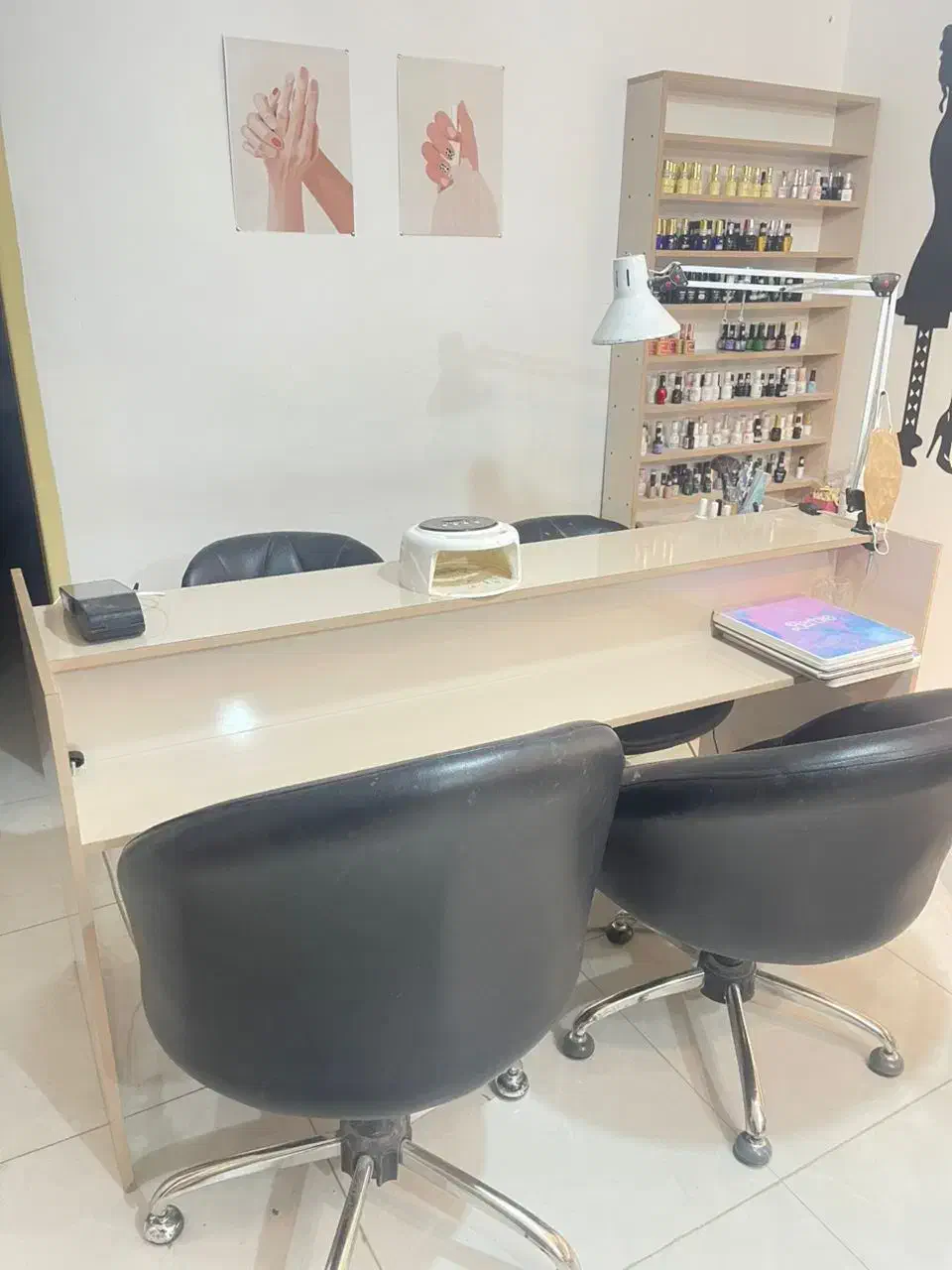 وسایل کاشت ناخن|آرایشگاه و سالن‌های زیبایی|سنندج, |دیوار
