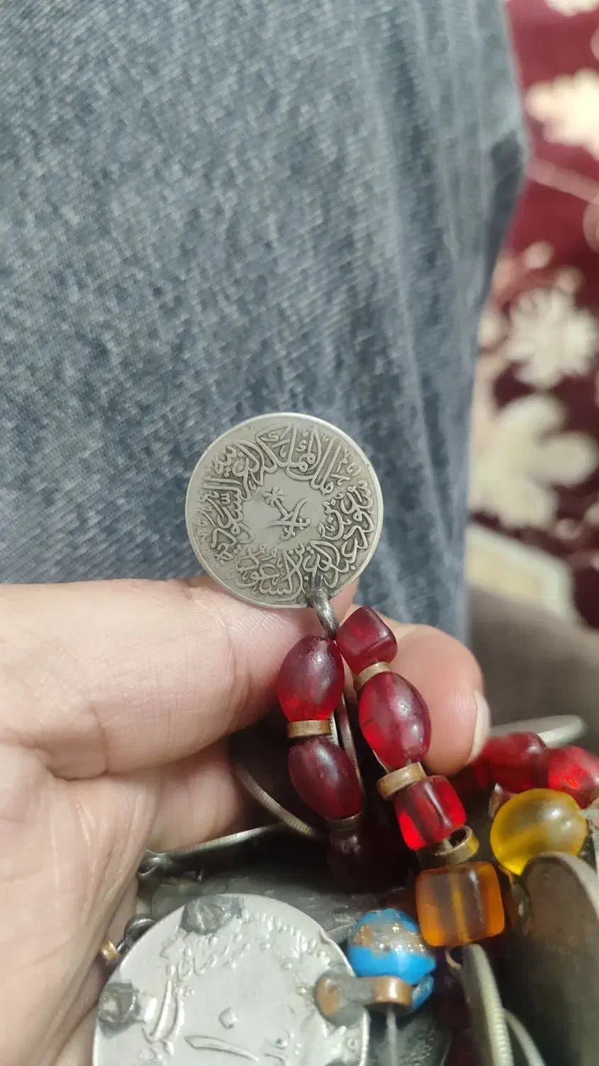 گردنبند عتیقه|کلکسیون اشیاء عتیقه|مشکین‌دشت, |دیوار