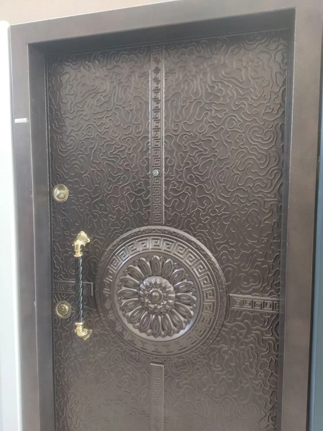 ساخت و نصب انواع دربهای ضدسرقت و پنجره دوجداره|خدمات پیشه و مهارت|نورآباد, |دیوار