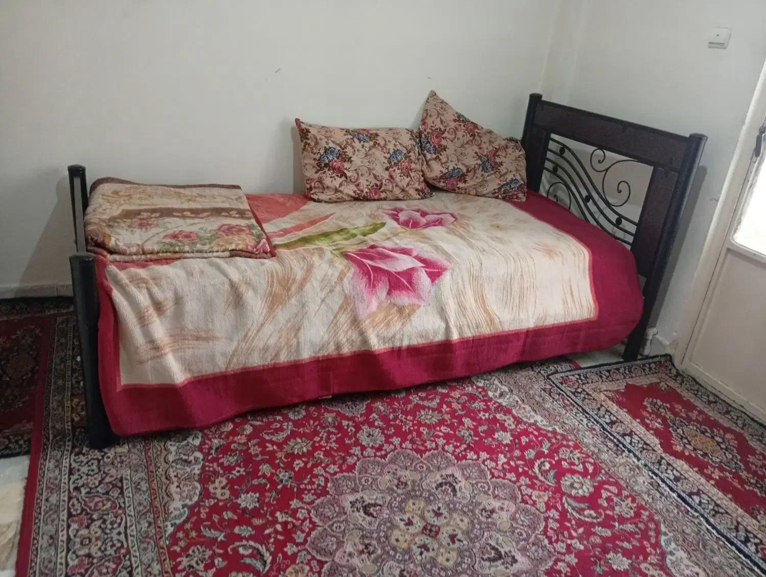 فرش لاکی قرمز|فرش|قرچک, پویینک|دیوار