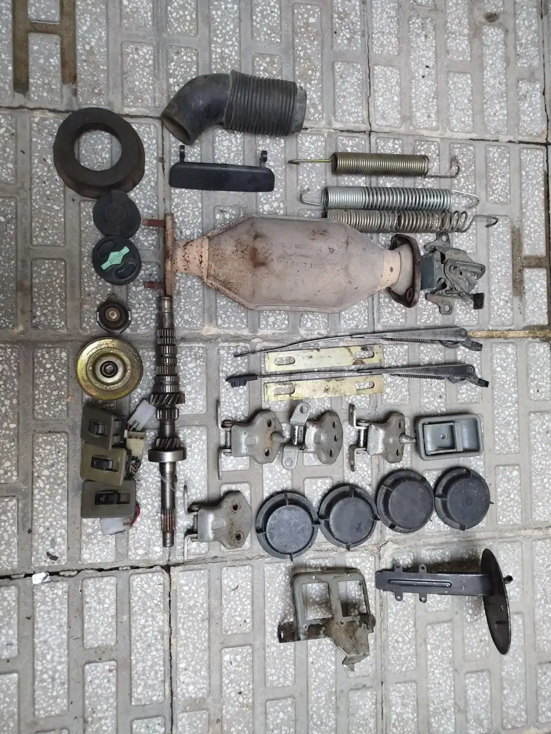 تعدادی وسایل پرایدبرف پاکن نیسان|قطعات یدکی و لوازم جانبی|کرمانشاه, |دیوار