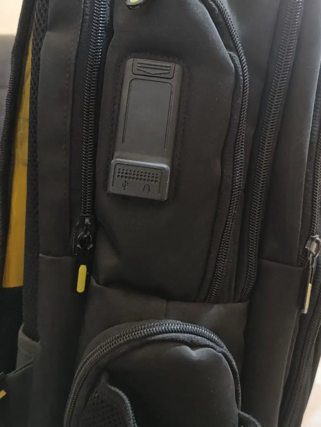 کوله ی اصل کاترپیلار|کیف، کفش، کمربند|شیراز, کاراندیش|دیوار