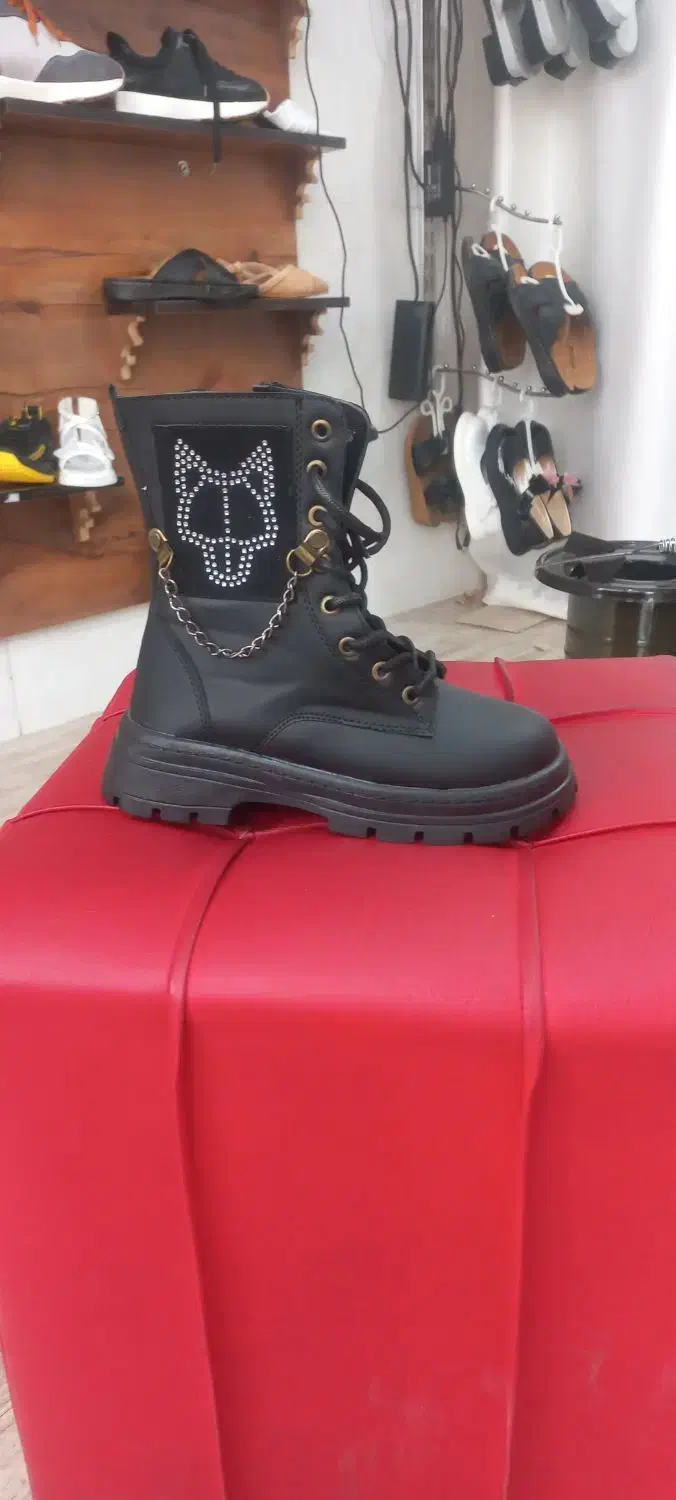 کفش|کیف، کفش، کمربند|پاوه, |دیوار