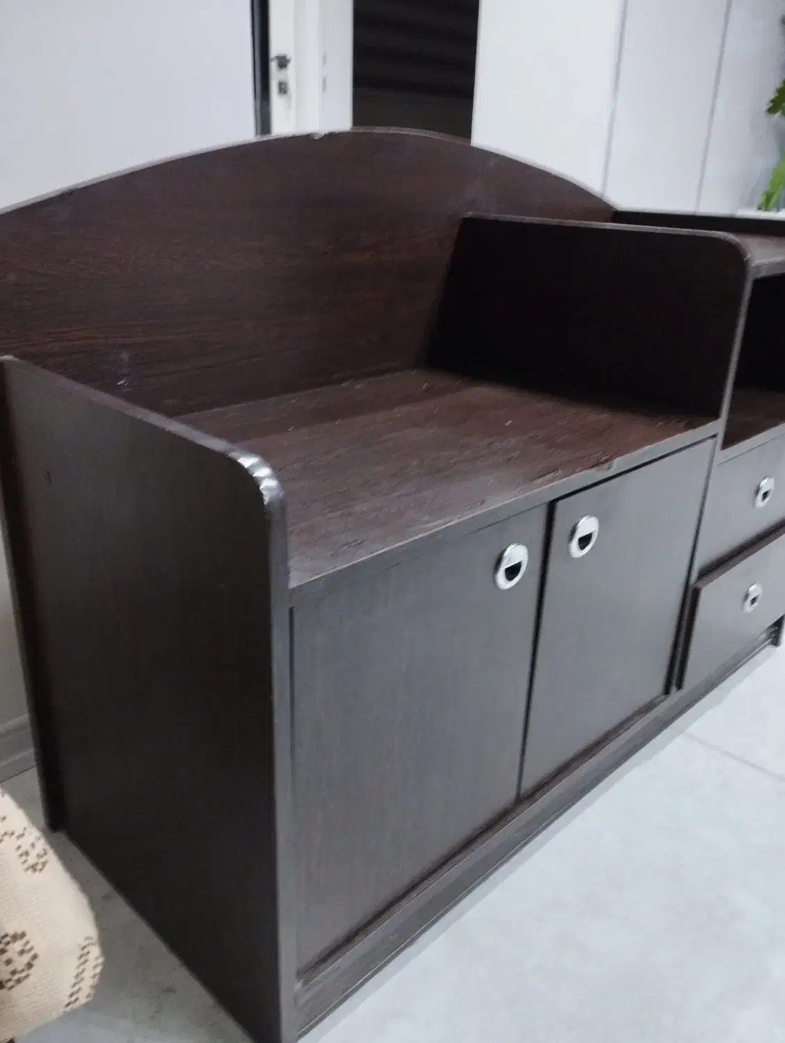 میز زیر تلفنی شیک زیبا جاداربا۲ پیش کش و دولاب|میز تلفن|اصفهان, مسجد مصلی|دیوار