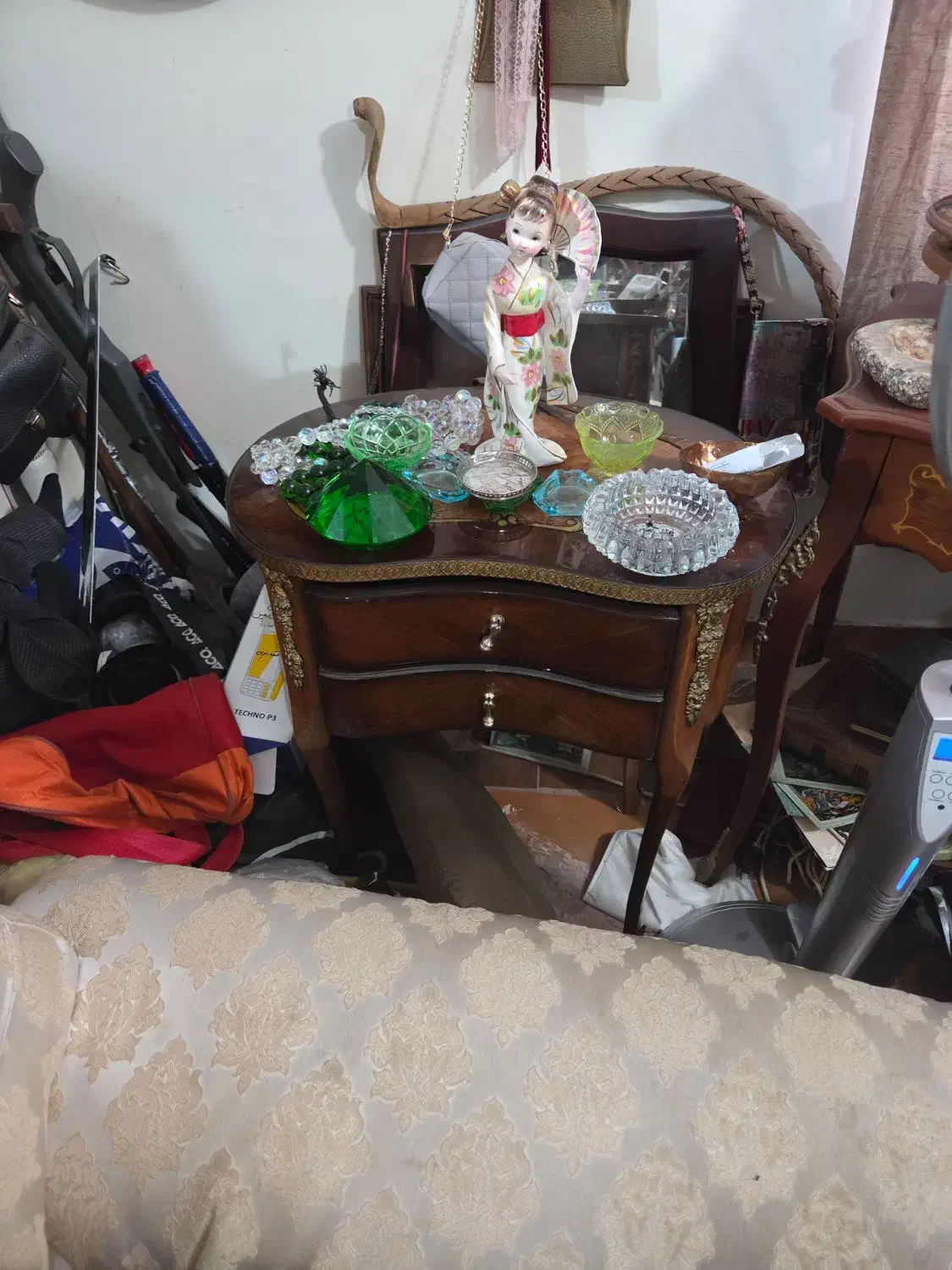 یک جفت میزآنتیک قدیمی|بوفه، ویترین، کنسول|تهران, سنائی|دیوار