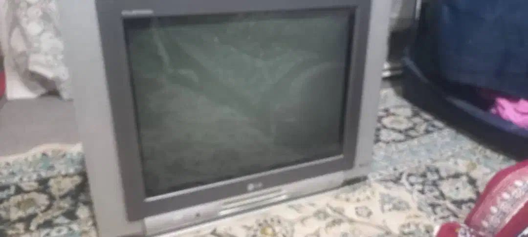 تلویزیون ال جی ۲۱|تلویزیون و پروژکتور|شاهین‌شهر, شهرک گلدیس|دیوار