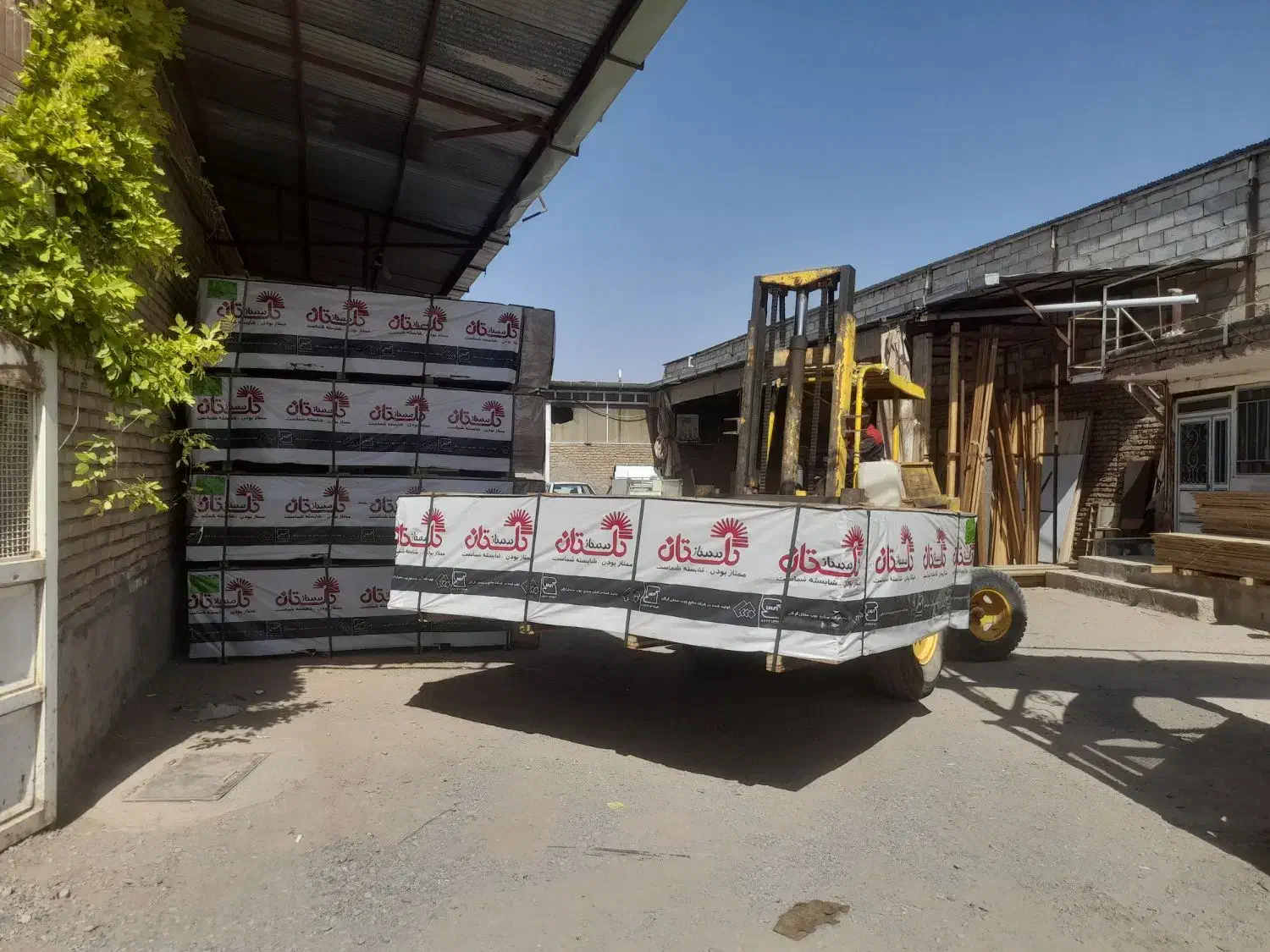 به یک نفر نیرو جهت انبار ام دی اف نیازمندیم|استخدام صنعتی، فنی، مهندسی|نیشابور, فخریه|دیوار