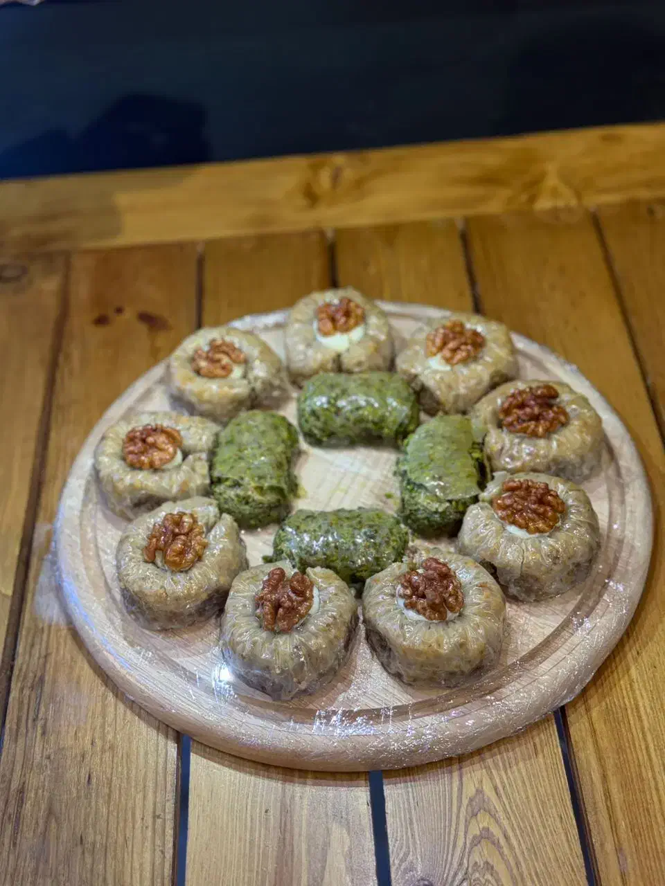 فروشنده خانم برای قنادی|استخدام خدمات فروشگاه و رستوران|کرمان, |دیوار