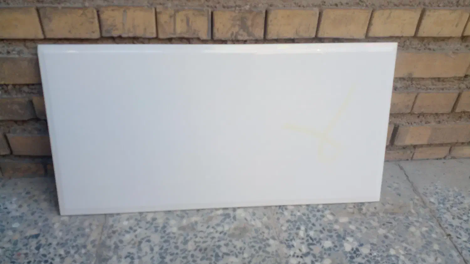 کاشی سفید ۳۰در۶۰ همراه چند متر گلدار|مصالح و تجهیزات ساختمان|شیراز, سیاه سنگ|دیوار