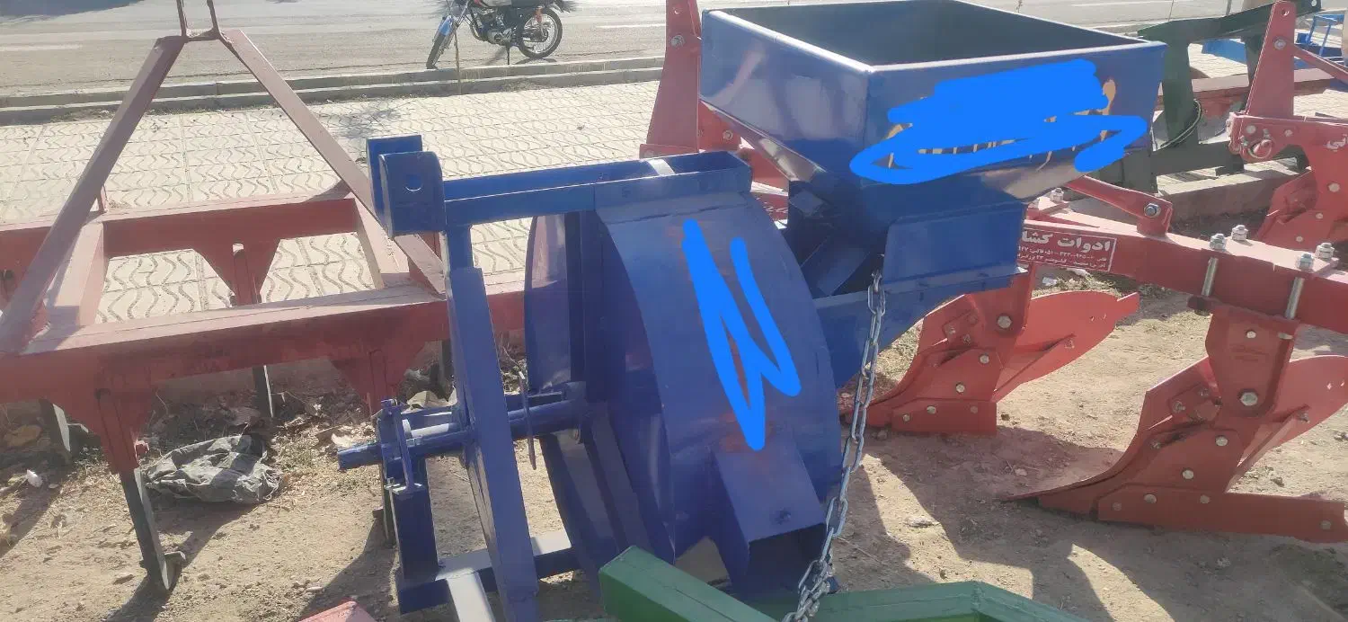 خوراک دام پشت تراکتوری|ماشینآلات صنعتی|هرسین, |دیوار