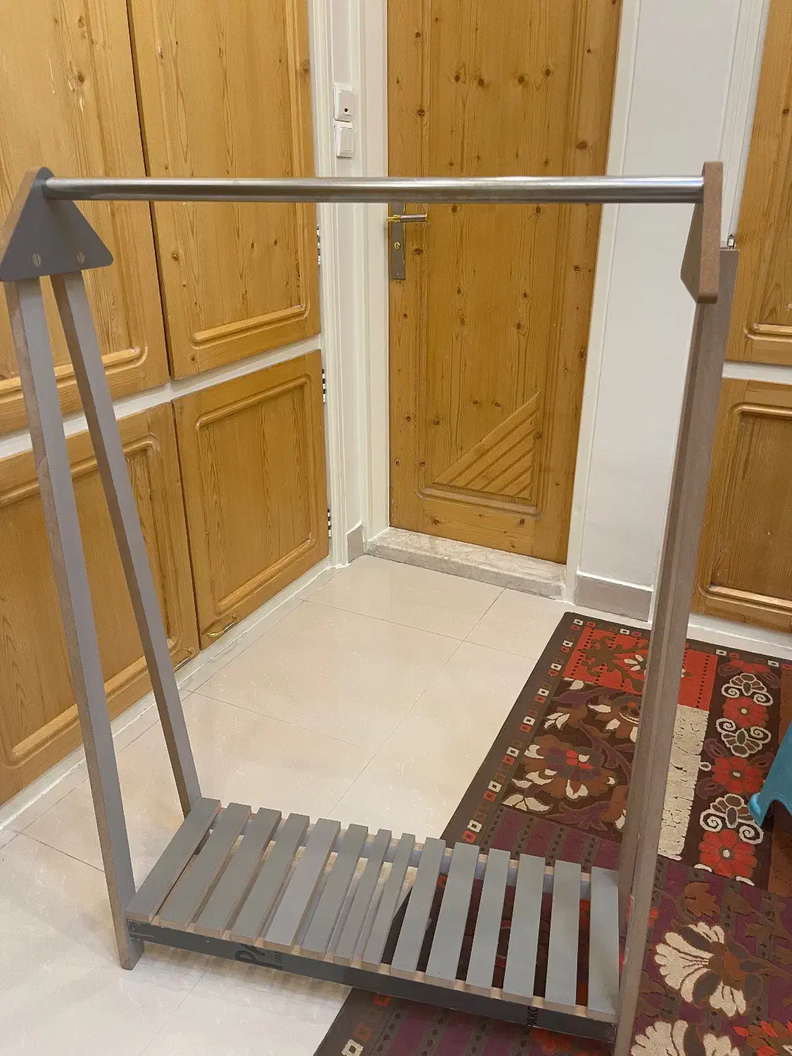 یک عدد رگال تمیز|بندرخت و رخت‌آویز|قزوین, |دیوار