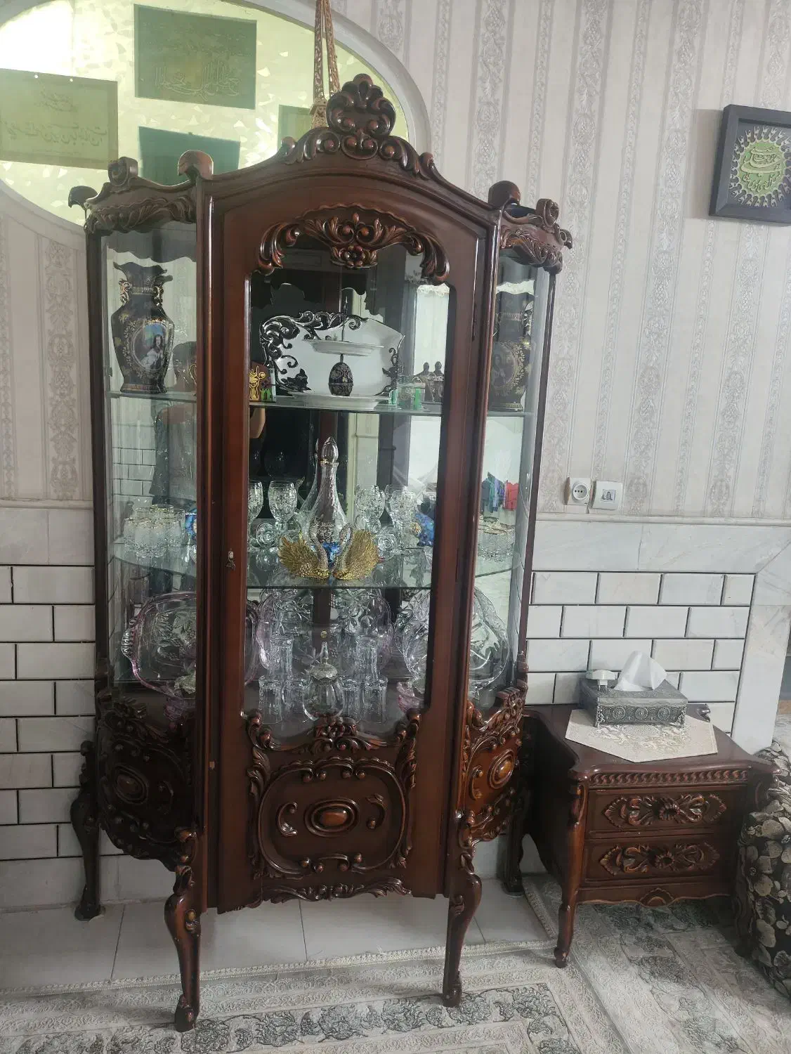 ویترین|بوفه، ویترین، کنسول|قم, طلاب غیر ایرانی|دیوار