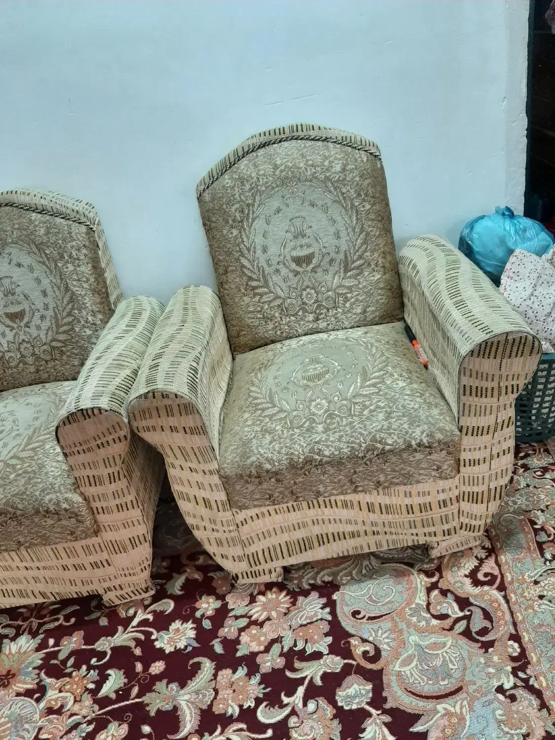 مبل راحتی|مبلمان خانگی و میز عسلی|رشت, نخودچر|دیوار