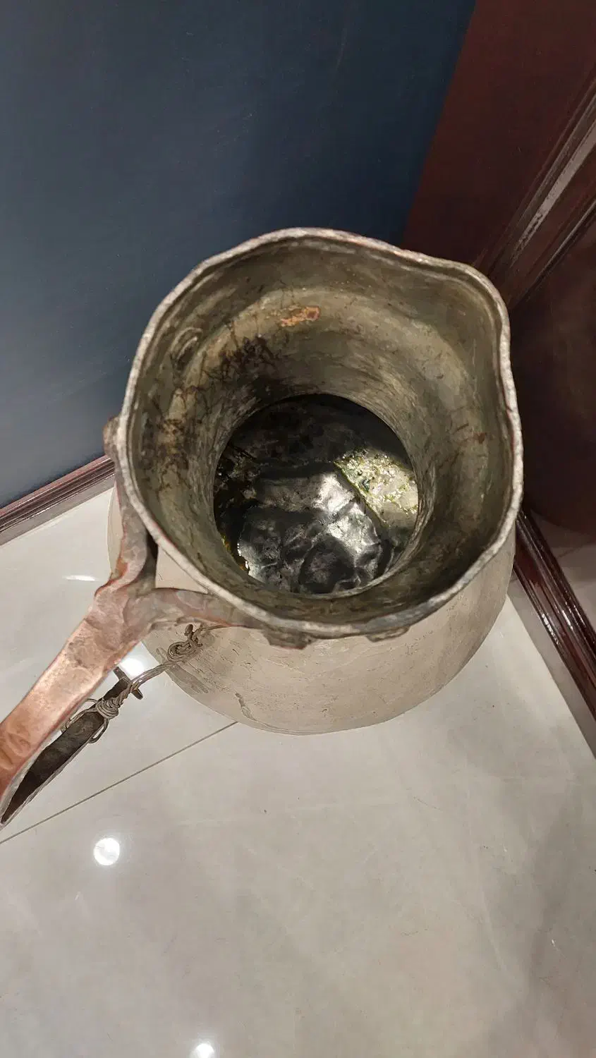 پارچ مسی گلاب گیری بزرگ|کلکسیون اشیاء عتیقه|کاشان, بازار کاشان|دیوار