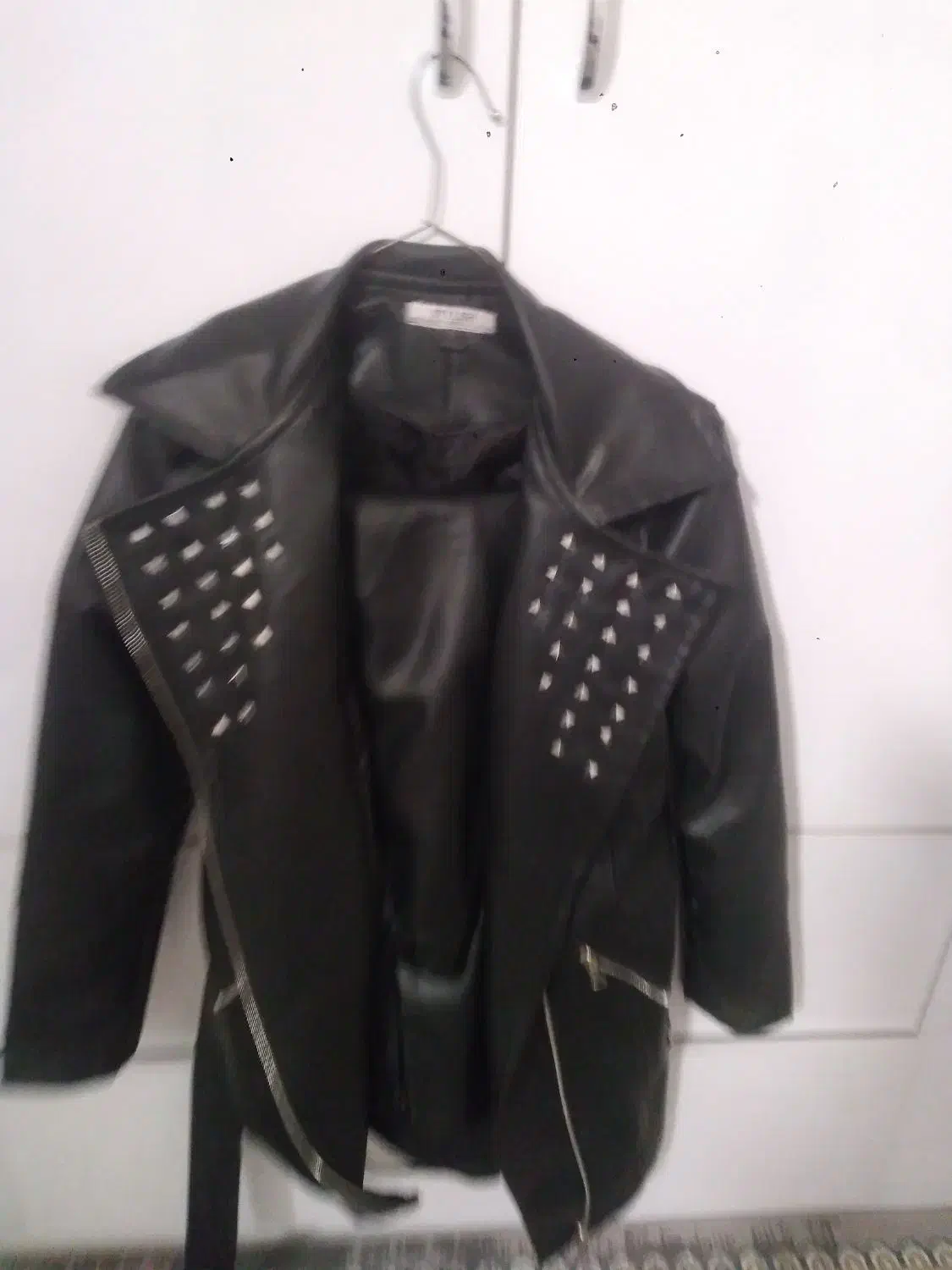 چند لباس چرم|لباس|گلپایگان, |دیوار