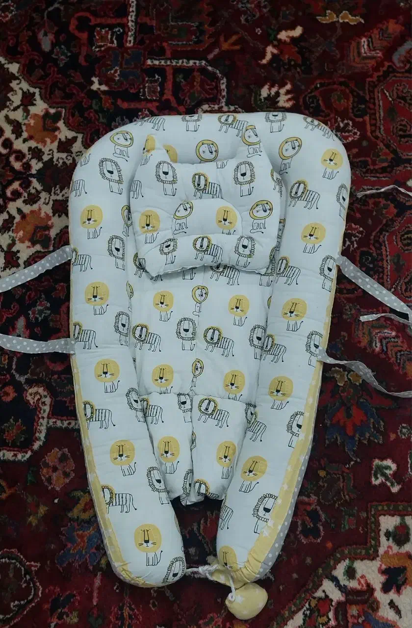 تشک مسافرتی و تشک گارددارهمراه دوعددبالش نوزادی|اسباب و اثاث بچه|تهران, امام زاده عبدالله|دیوار