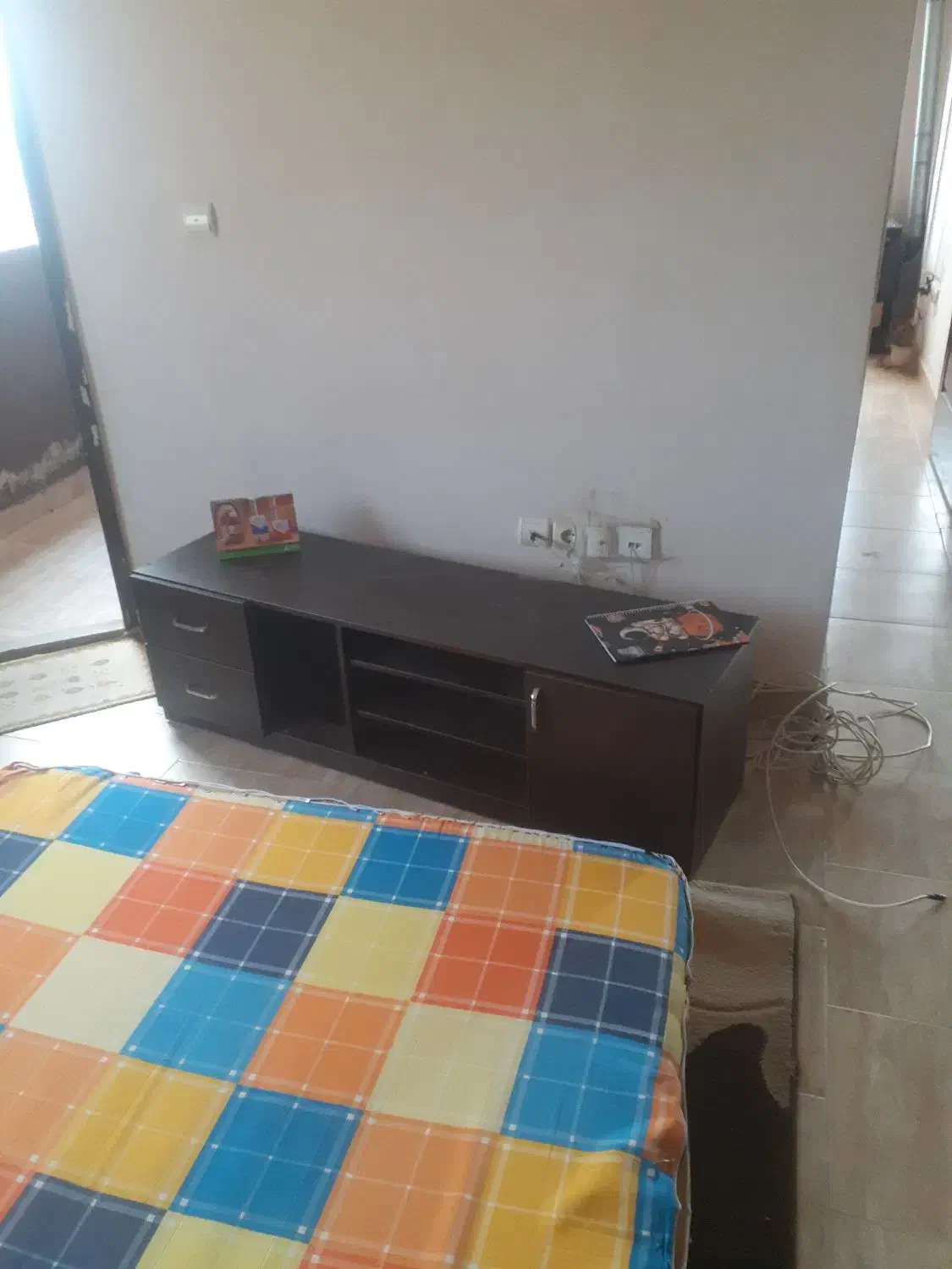 دو عدد بخاری دو عدد فرش یک میز تلویزیون تخت و...|تخت و سرویس خواب|بندر انزلی, معلم|دیوار