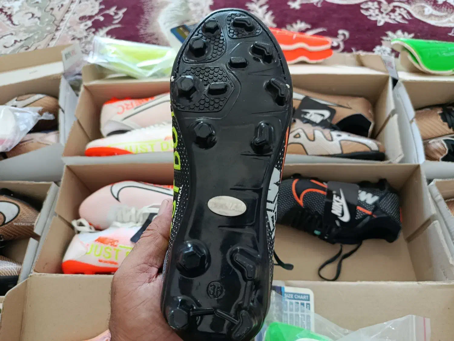 کفش فوتبال بچه گانه|تجهیزات ورزشی|دزفول, |دیوار