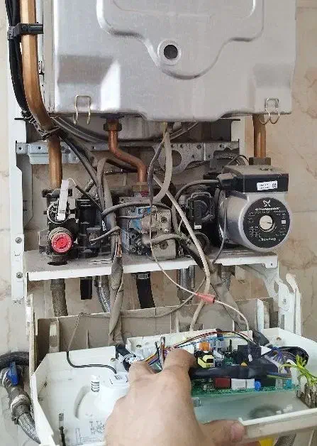 سرویس پکیج دیواری و عیب یابی|آبگرمکن، پکیج، شوفاژ|پرند, فاز ۵|دیوار