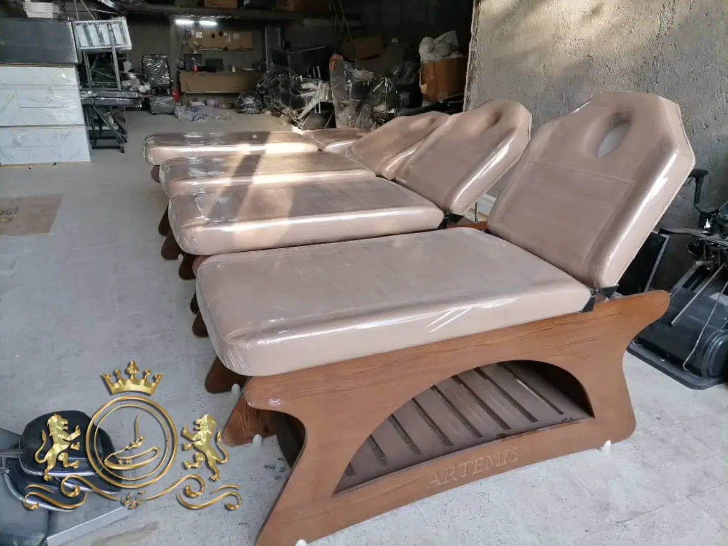 تخت ارایشگاهی پایه چوبی طراحی متفاوت|آرایشگاه و سالن‌های زیبایی|مشهد, نوید|دیوار