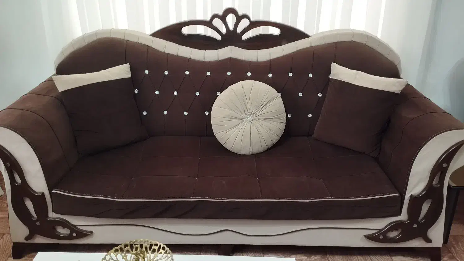 فروش مبل هشت نفر همراه با میز عسلی|مبلمان خانگی و میز عسلی|مشگین شهر, |دیوار