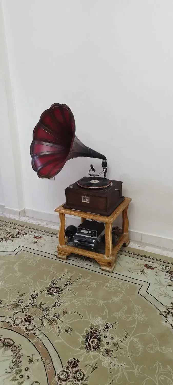 گرامافون هندلی گرام کوکی اصل قدیمی|کلکسیون اشیاء عتیقه|اندیشه, اندیشه فاز ۳|دیوار