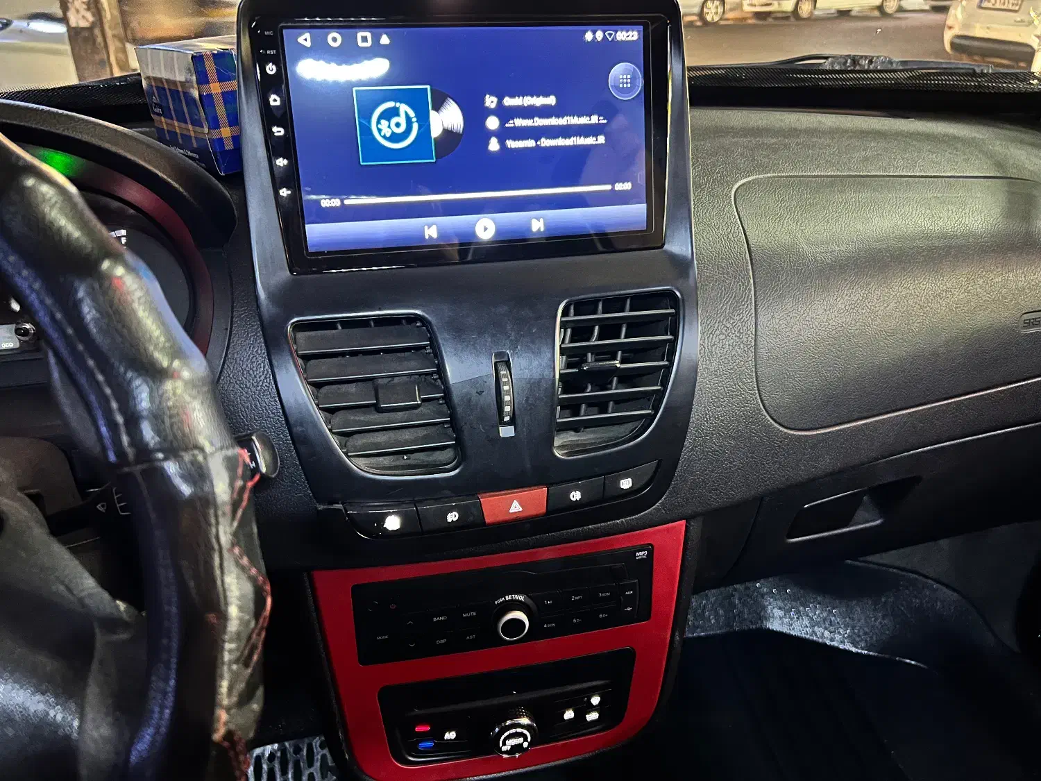 کوییک آر ۱۴۰۰ بی رنگ با دوربین و مانیتور|خودرو سواری و وانت|لاهیجان, شیشه گران|دیوار