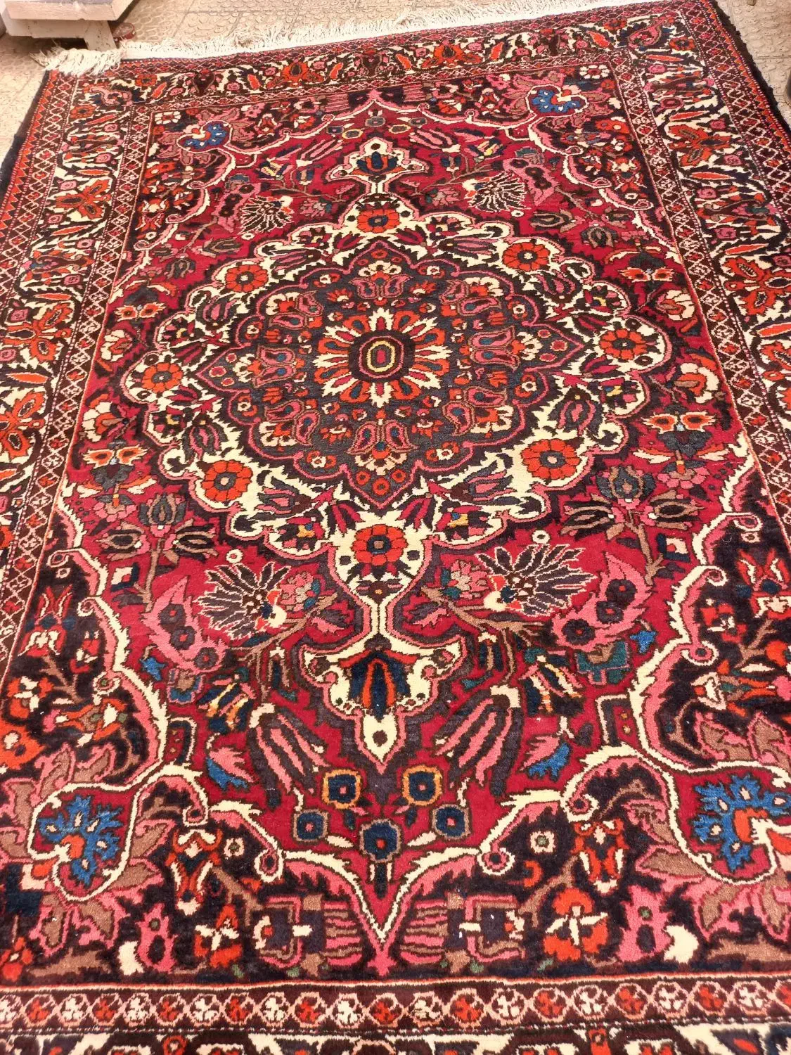 فرش دستباف شش متری قدیمی بنی|فرش|اصفهان, سرچشمه|دیوار