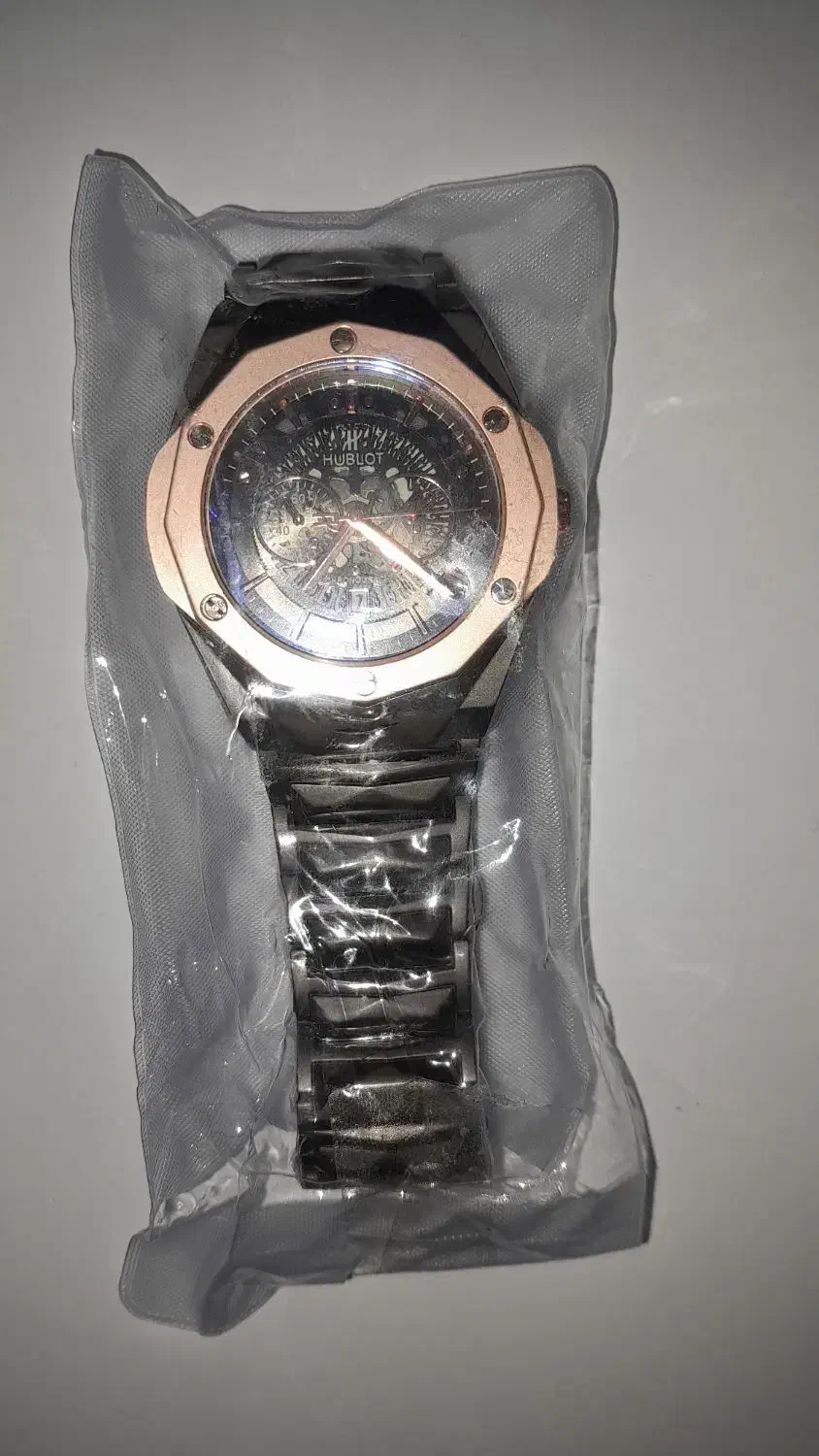 ساعت هابلوت نو|ساعت|مشهد, سرافرازان|دیوار