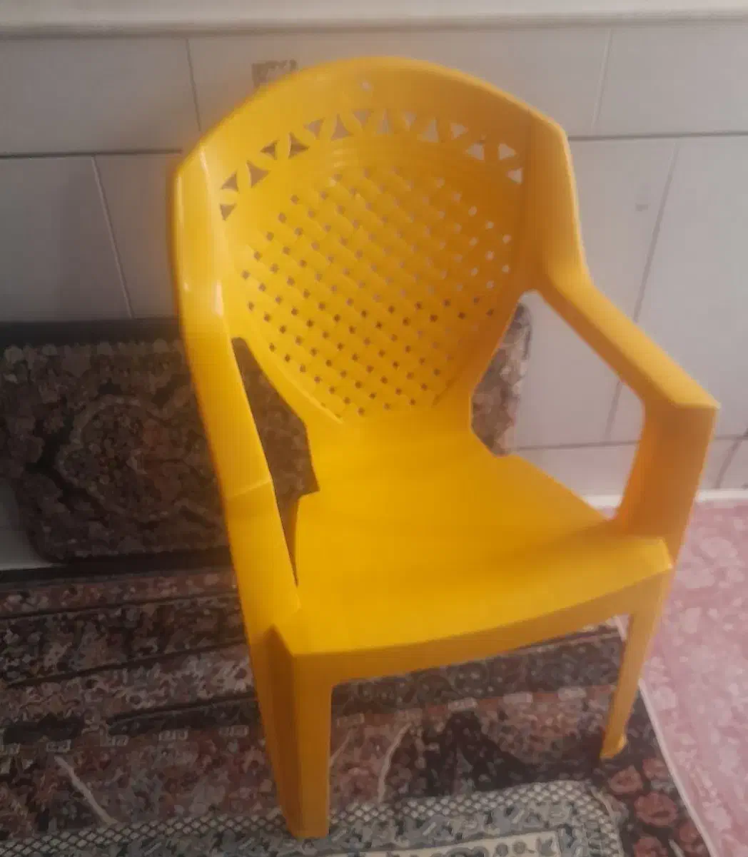 صندلی زرد کاملا سالم|صندلی و نیمکت|کاشان, رسالت|دیوار
