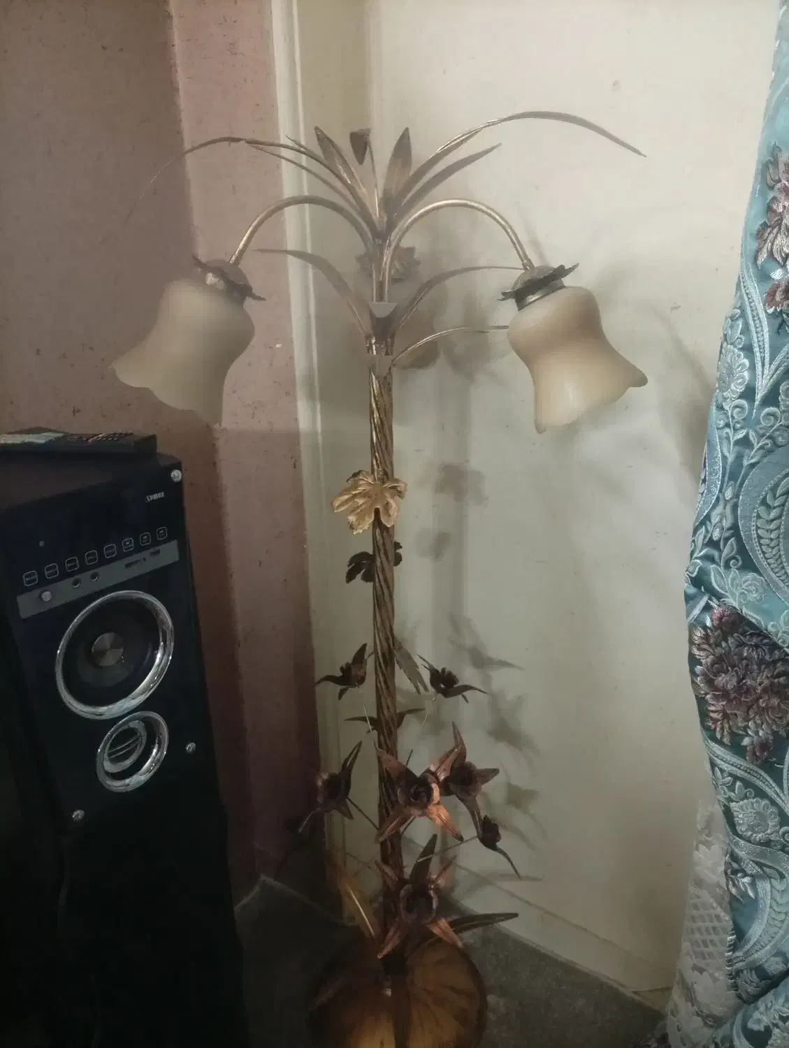 آباژور یه شاخه کنار سالنی|چراغ خواب و آباژور|ری, دیلمان|دیوار