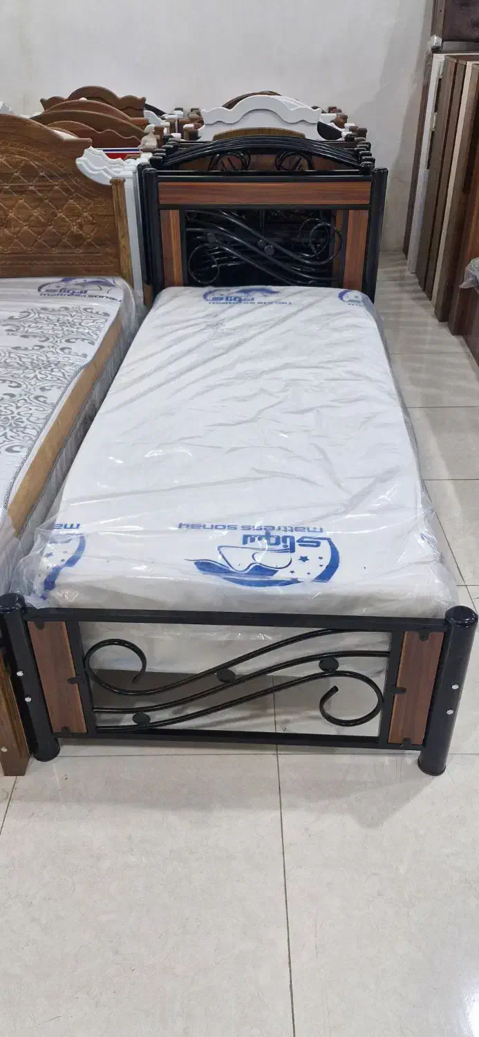 فرفوژه تخت قیمت مناسب با کف تختی محکم|تخت و سرویس خواب|کاشان, دشت لتحر|دیوار