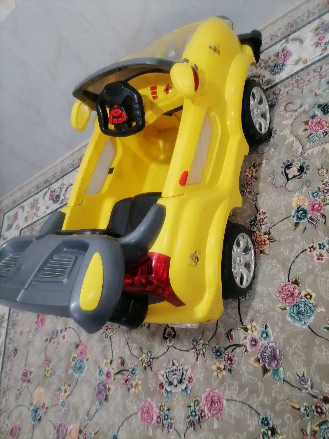 ماشین شارژی سالم|اسباب‌بازی بچه|ایلام, |دیوار