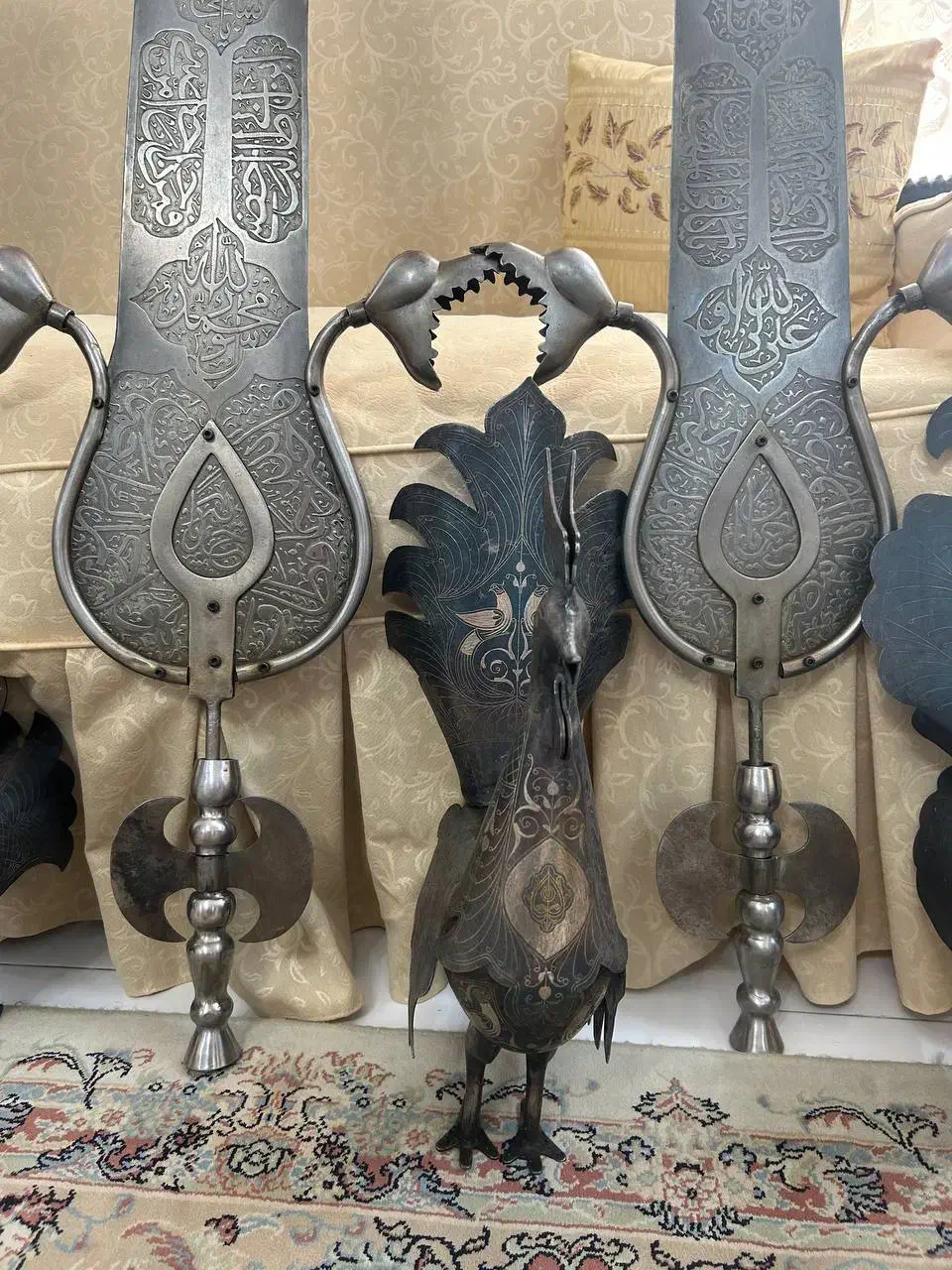 دو جفت تیغه علامت دو جفت حیوان علم طلا نقره کوب|کلکسیون اشیاء عتیقه|تهران, نیروی هوایی (پیروزی)|دیوار