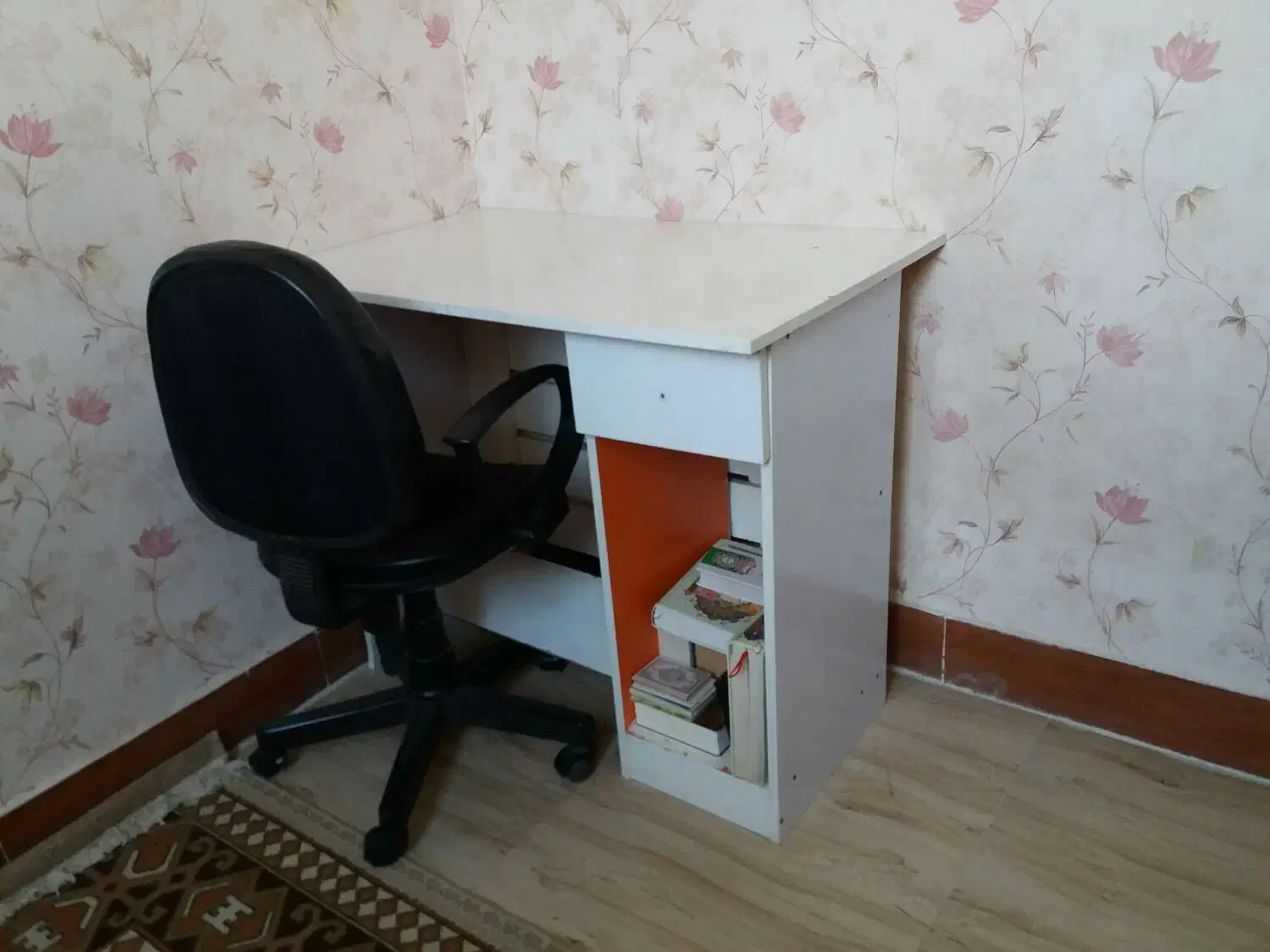 میز تحریر|میز تحریر و کامپیوتر|شیروان (خراسان), |دیوار