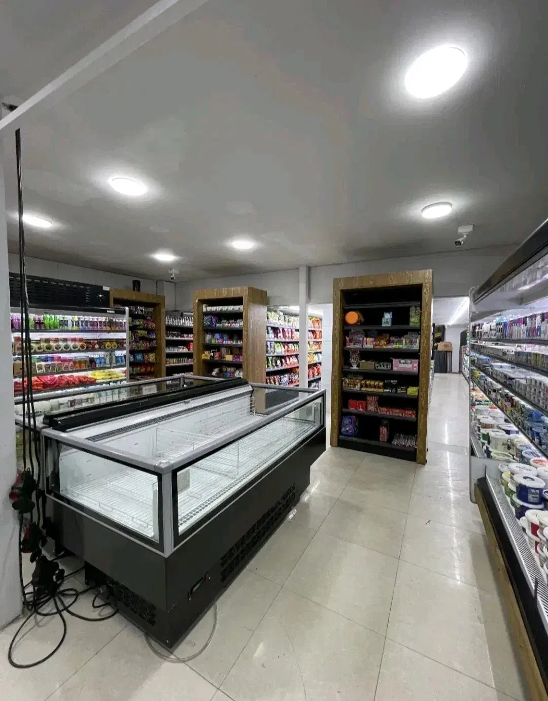 اجاره مغازه ۲۰۰متری فلت / اصلی گلسار|اجارهٔ مغازه و غرفه|رشت, گلسار|دیوار