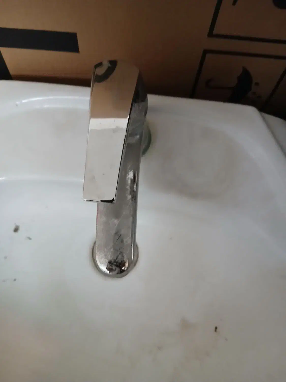 روشویی بهمراه شیرآب|لوازم سرویس بهداشتی|اراک, |دیوار