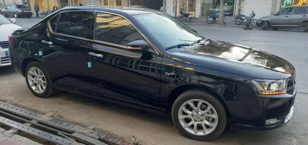 دنا اتومات ۴۰۲ بیرنگ ۳۳۰۰۰کارکرد|خودرو سواری و وانت|اراک, |دیوار