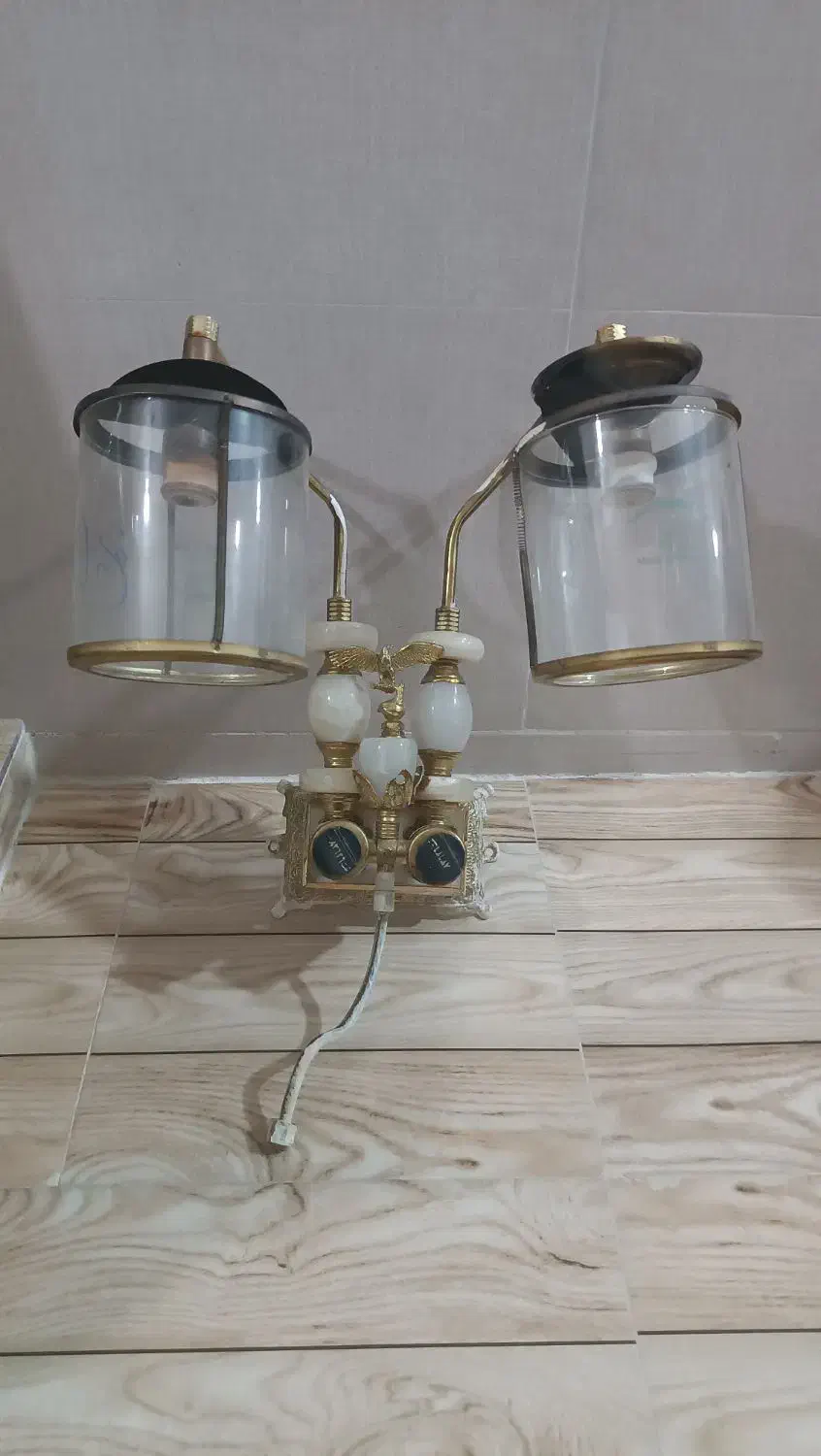 چراغ روشنایی گازی دو شعله برنجی آلمانی عتیقه|کلکسیون اشیاء عتیقه|اردبیل, |دیوار