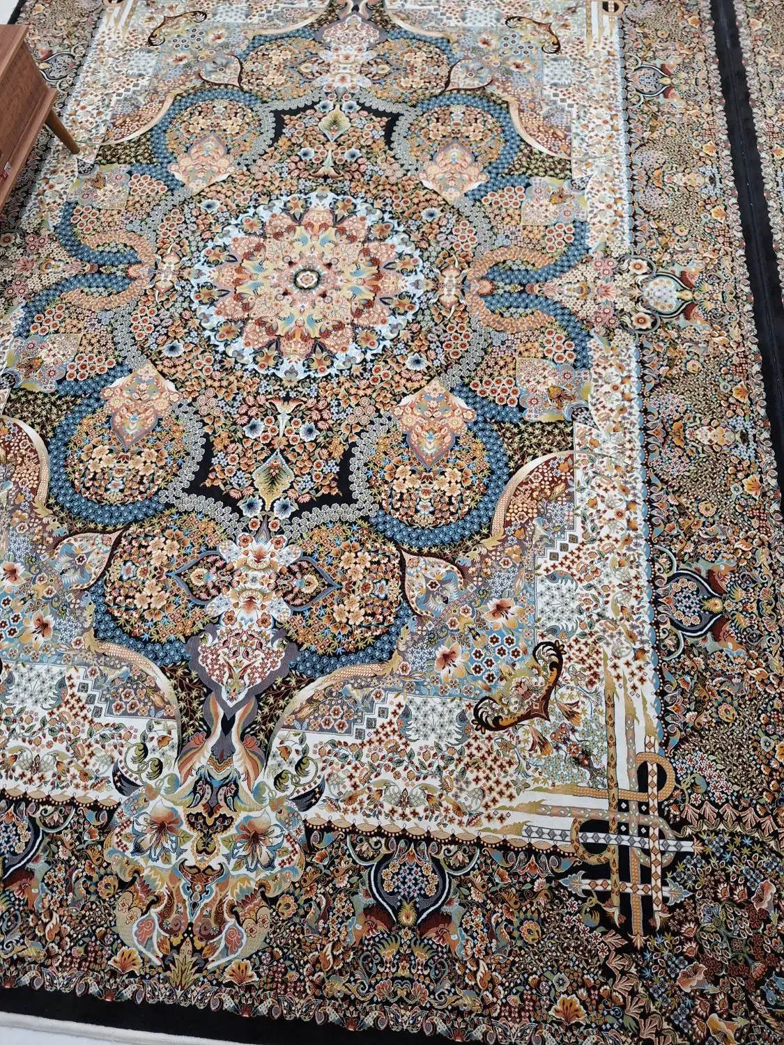 فرش ۹ متری ۱۰۰۰شانه ابریشم کارشده|فرش|رشت, چله خانه|دیوار