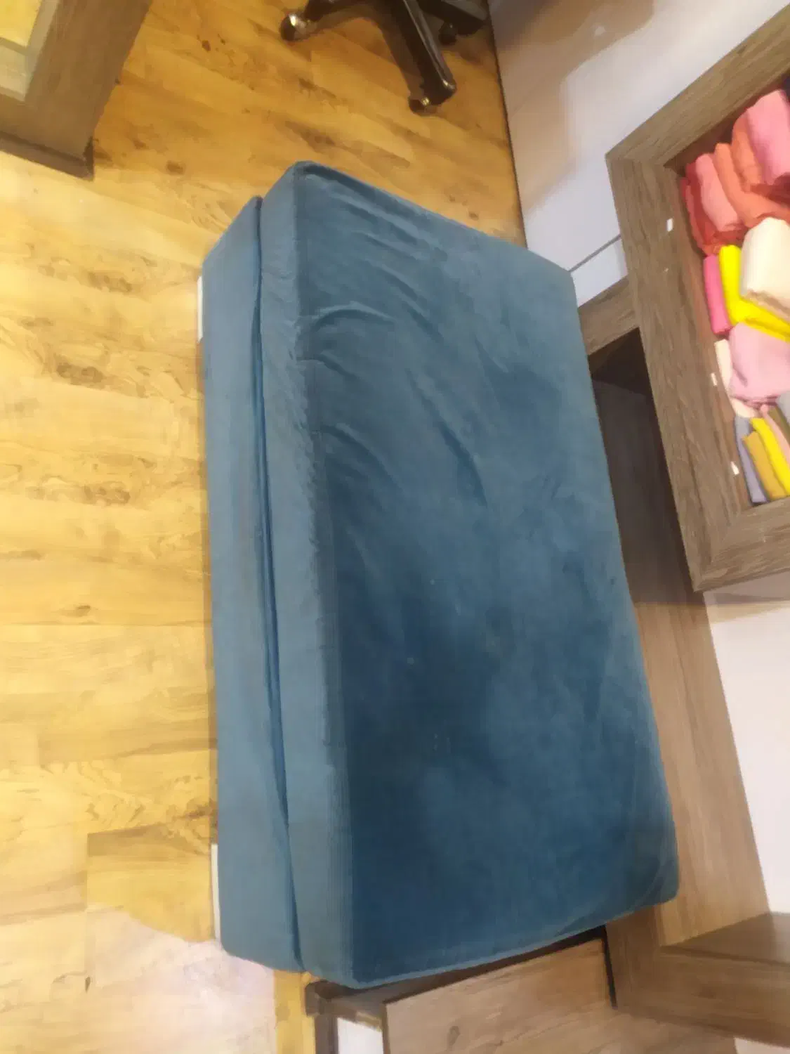 دو عدد صندلی و یک عدد کاناپه|مبلمان خانگی و میز عسلی|شیراز, شهرک قمشه|دیوار