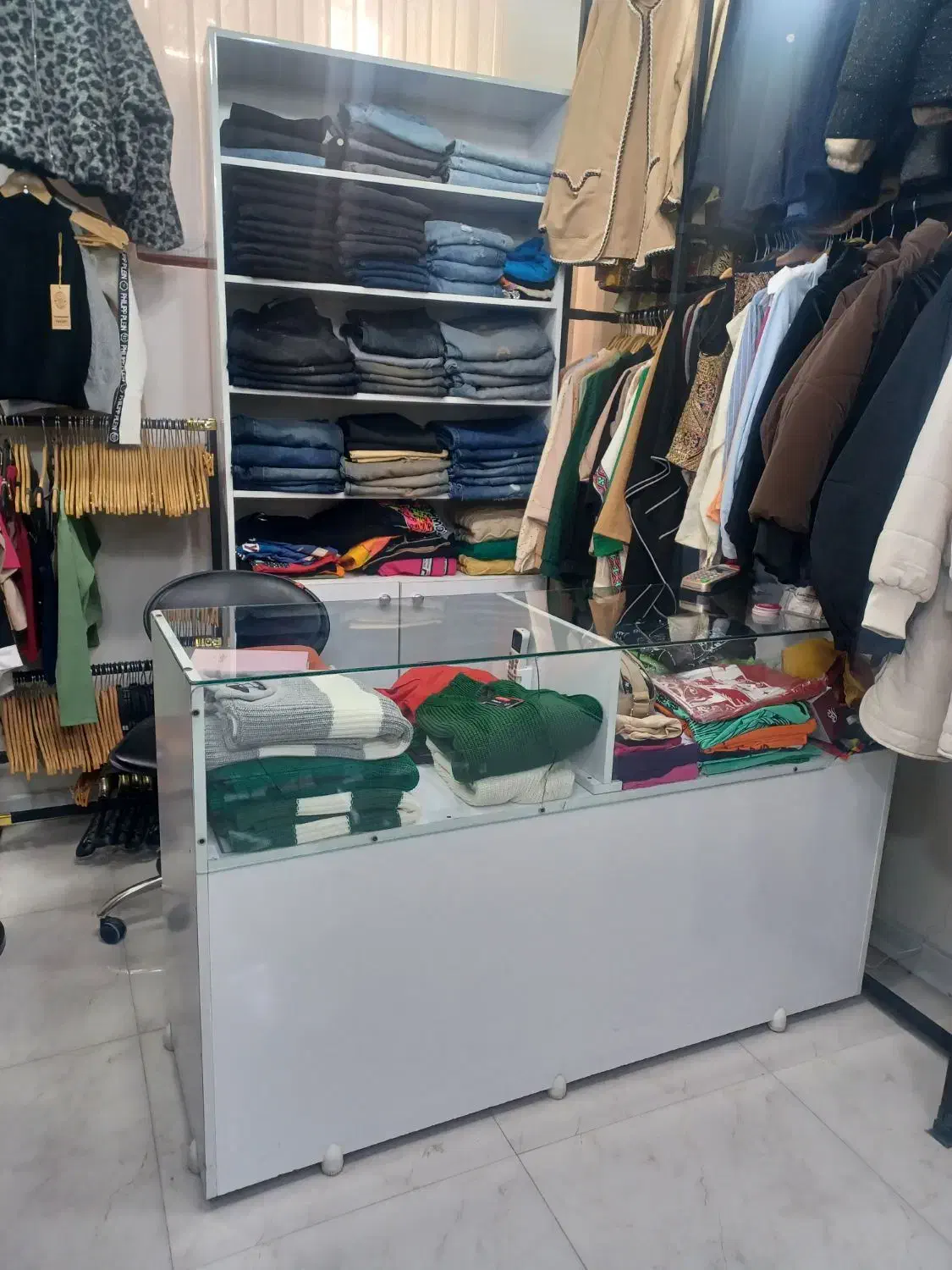 میز پیشخوان و دکور ام دی اف|فروشگاه و مغازه|فولادشهر, B5|دیوار