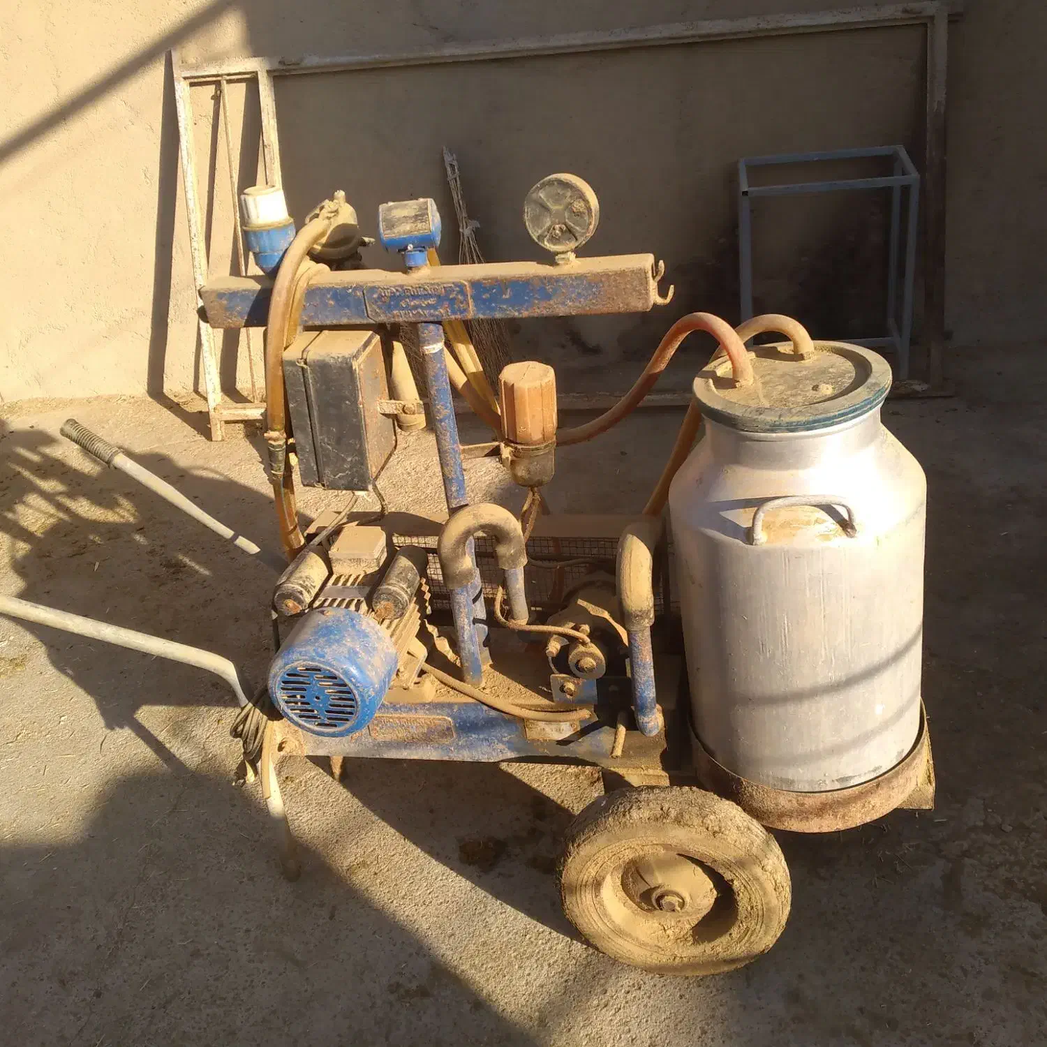 شیر دوش طرح قدیم سالم|ماشین‌آلات صنعتی|فامنین, |دیوار