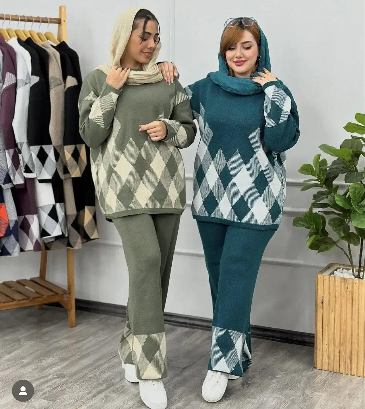 ست بسیار شیک|لباس|رینه, |دیوار