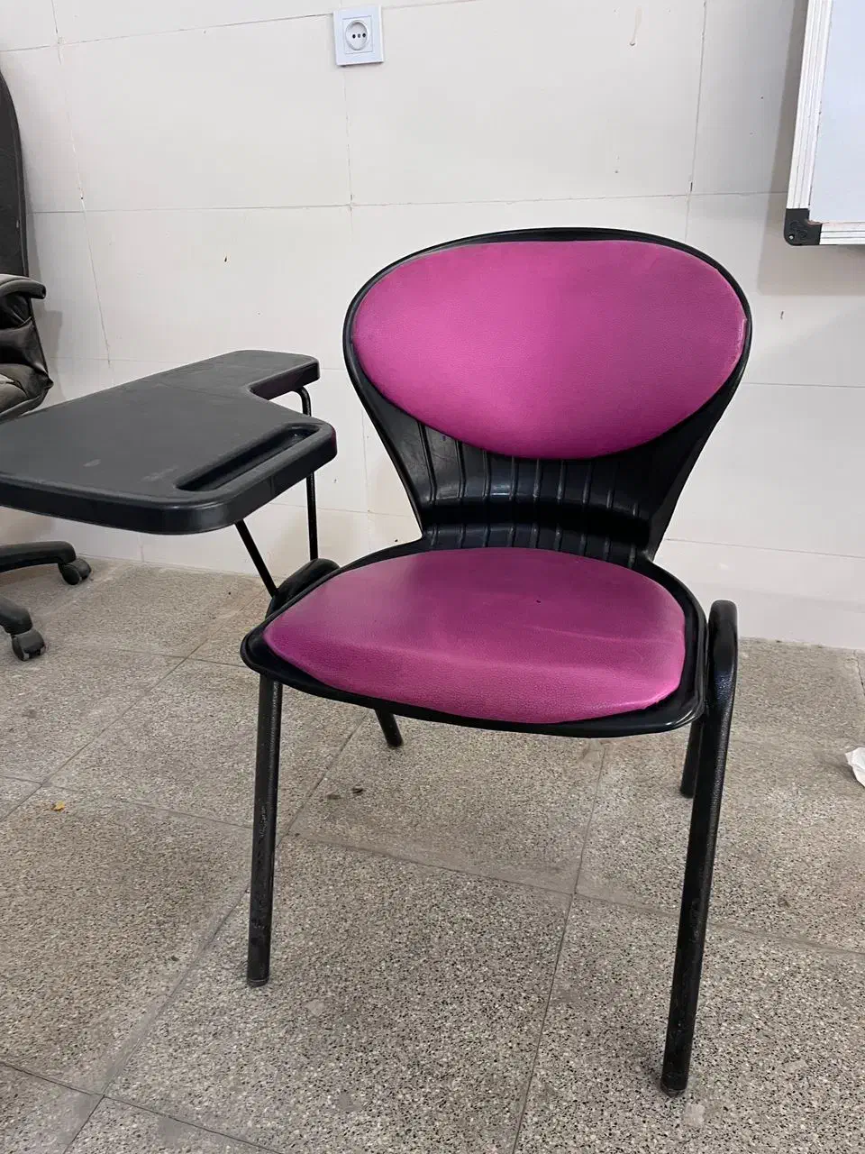 صندلی صدفی|صندلی و نیمکت|هشتگرد, ینگی امام|دیوار