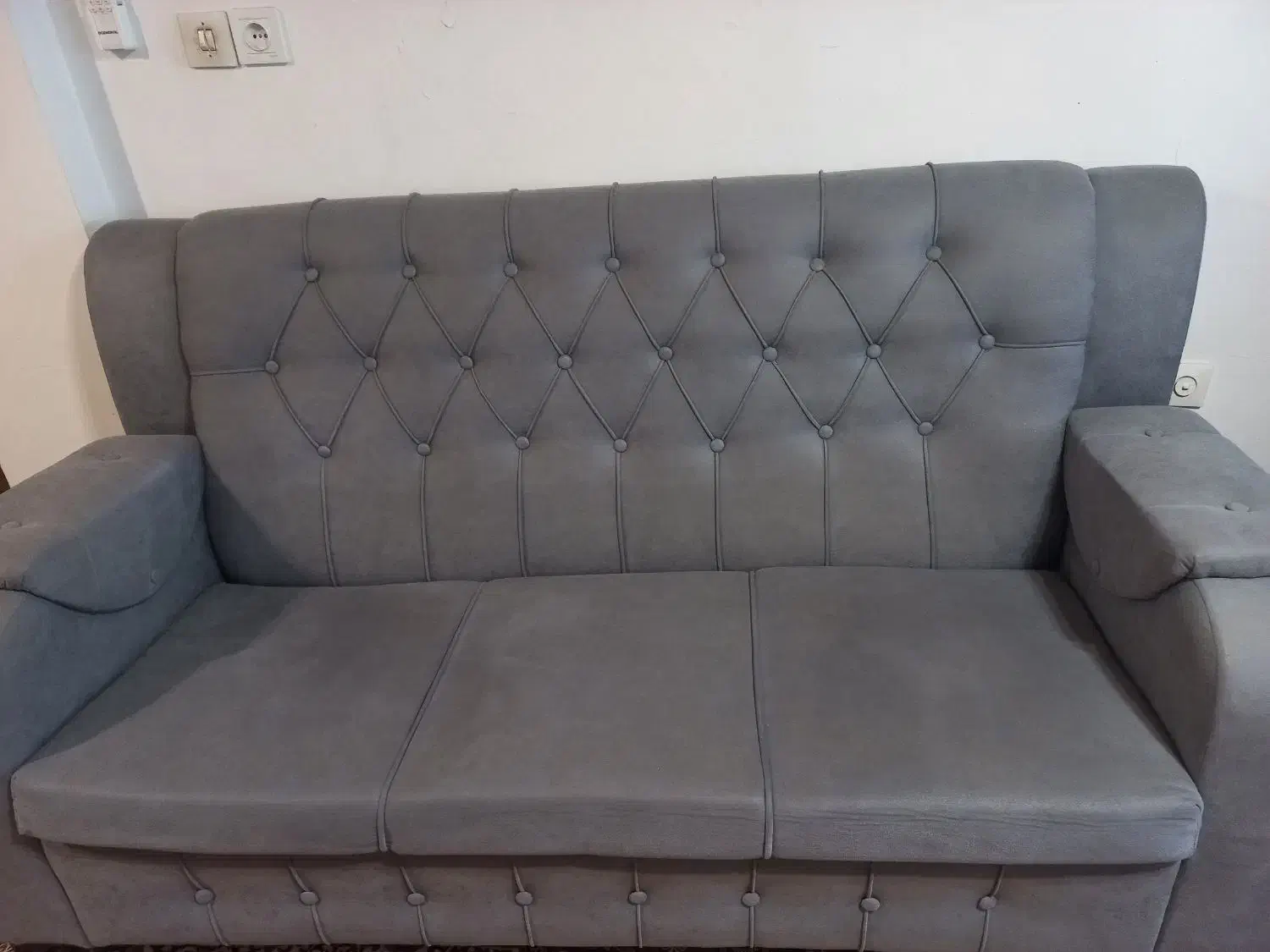 فروش فوری مبل ۷ نفره به اضافه میز عسلی|مبلمان خانگی و میز عسلی|نوشهر, |دیوار