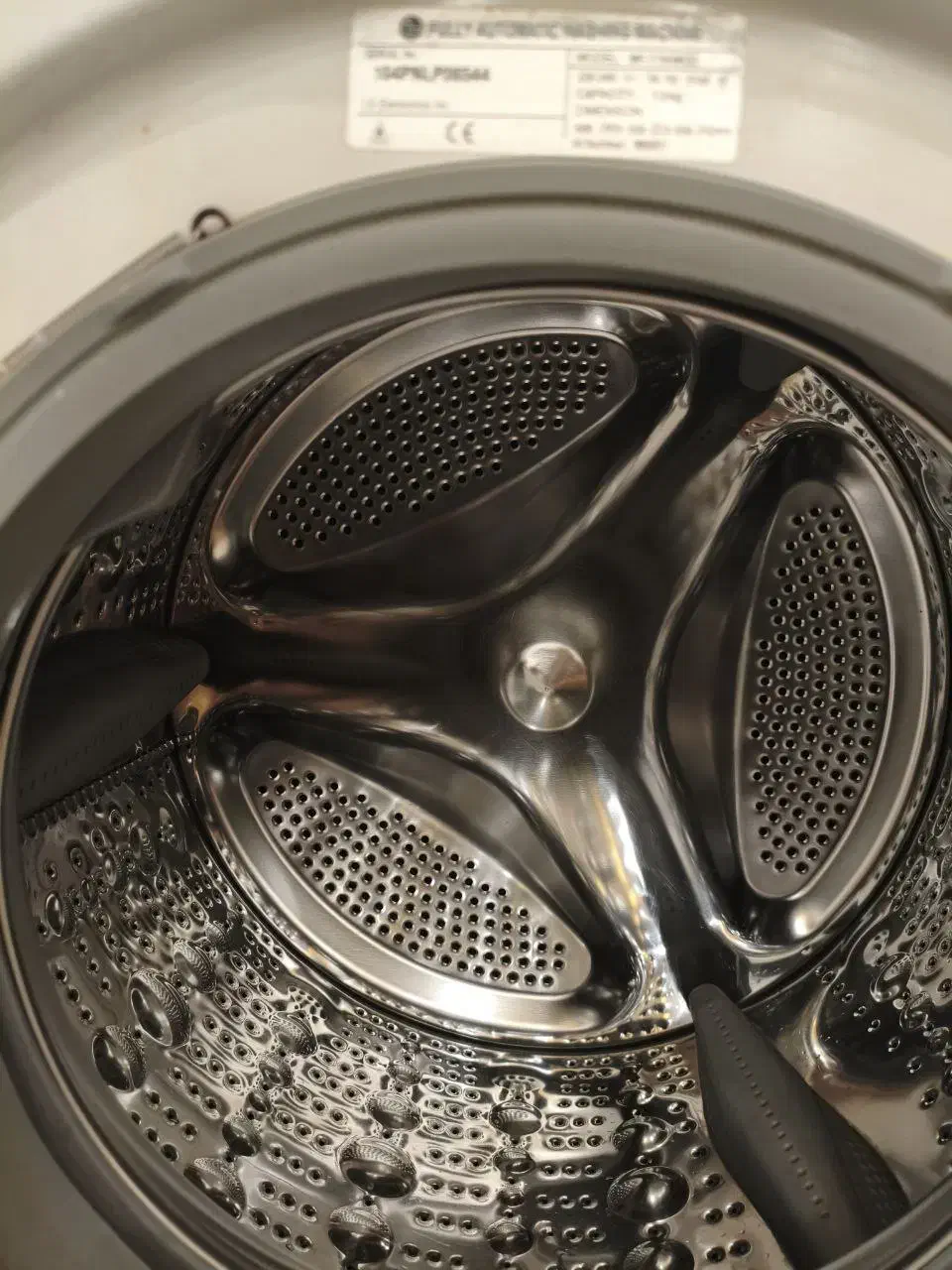 ماشین لباسشویی 7کیلویی ال جی دایرکت درایو|ماشین لباسشویی و خشک‌کن لباس|رشت, پیرکلاچای|دیوار