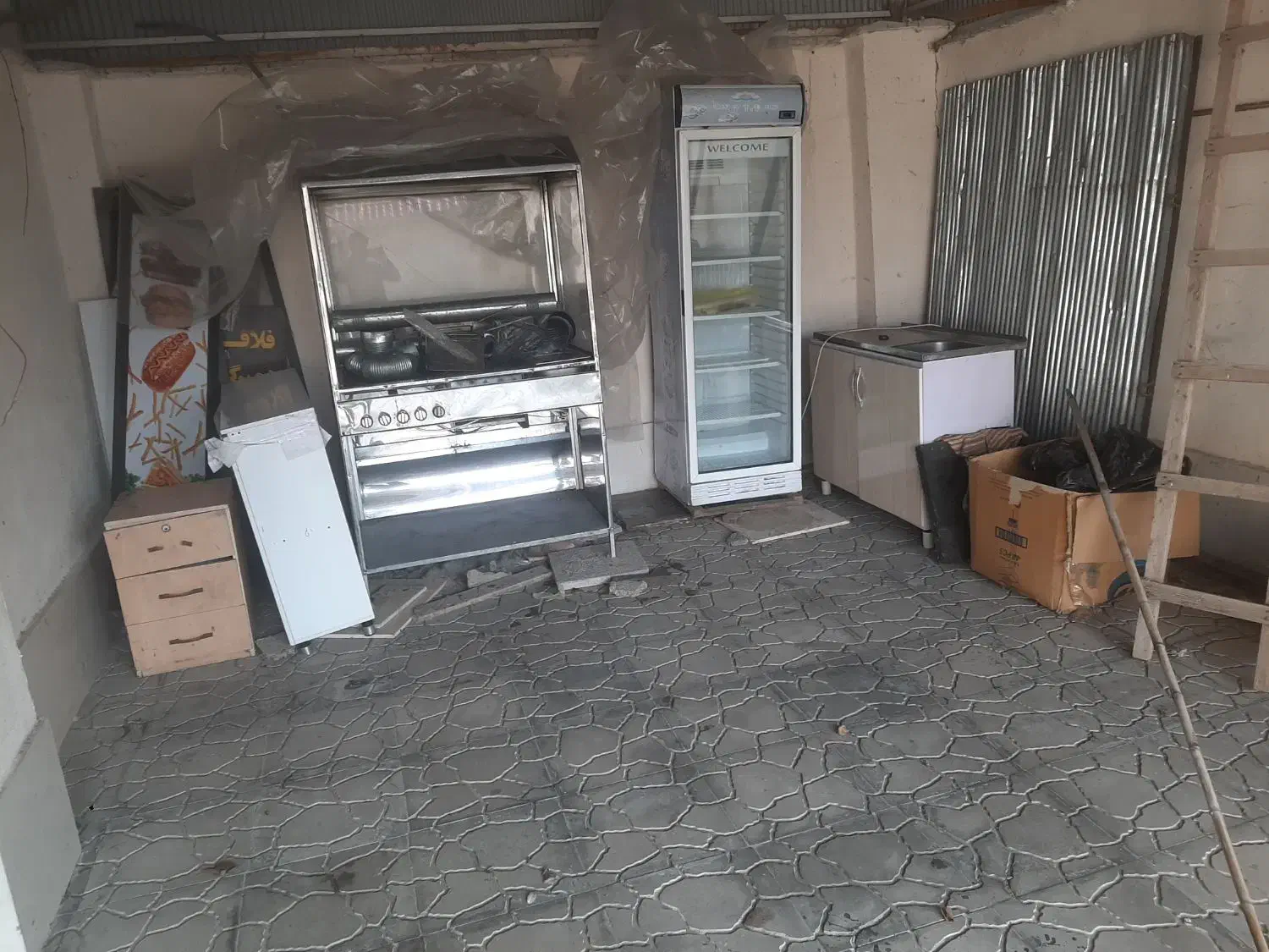 فرفلافل.یخچال پایه بلندویترینی .کمدبالگن شستشو|کافی‌شاپ و رستوران|فومن, |دیوار