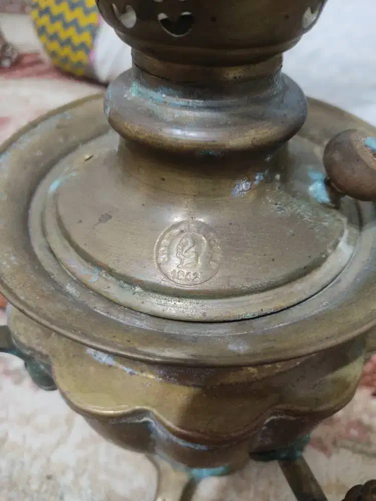 سماور زغالی برنجی 1942|کلکسیون اشیاء عتیقه|رانکوه, |دیوار